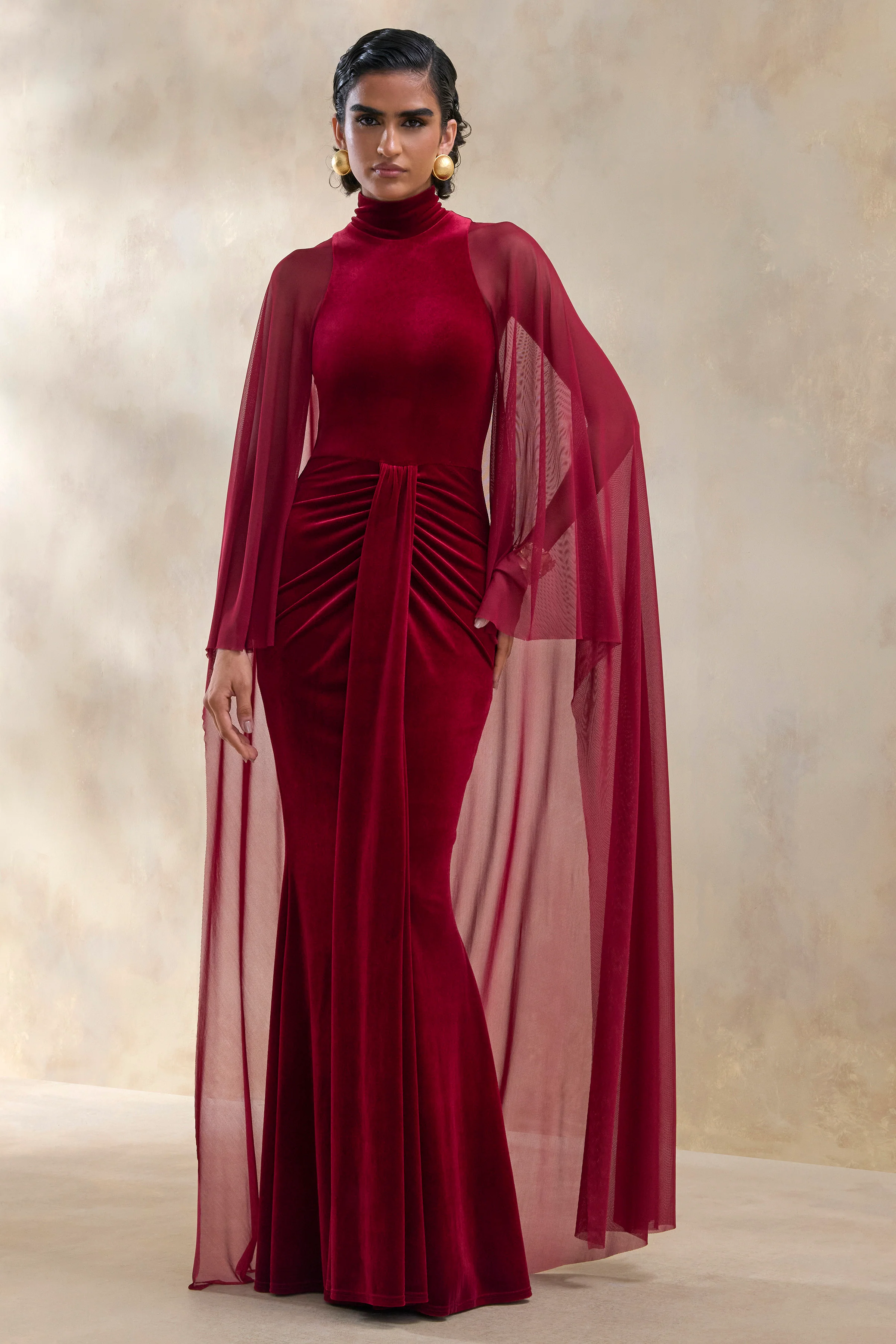 Adoring | Burgunderrotes Samt-Maxikleid mit hohem Ausschnitt und Cape - Image 4
