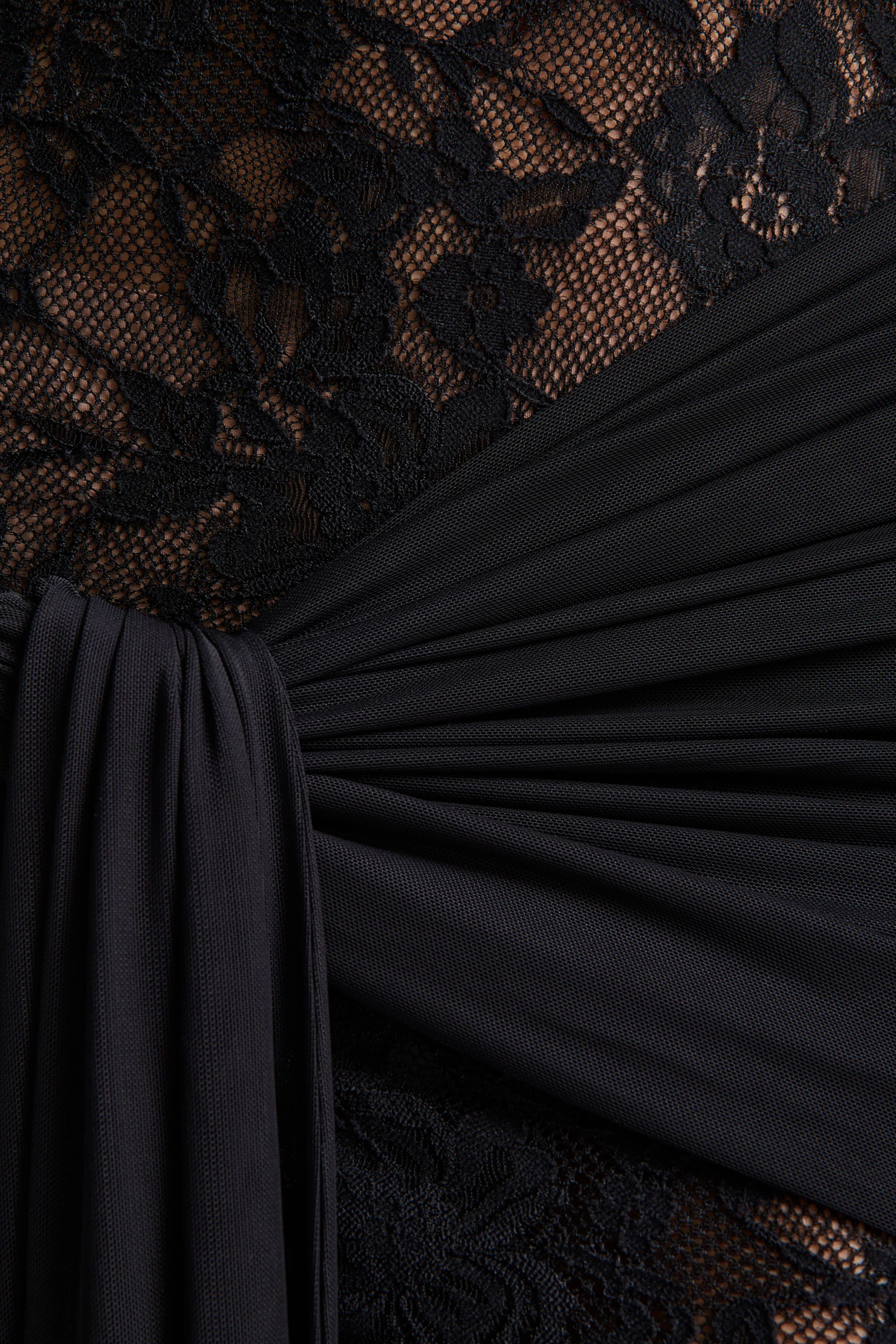 Akira | Schwarzes Maxikleid aus Spitze mit Schärpen-Detail - Image 6