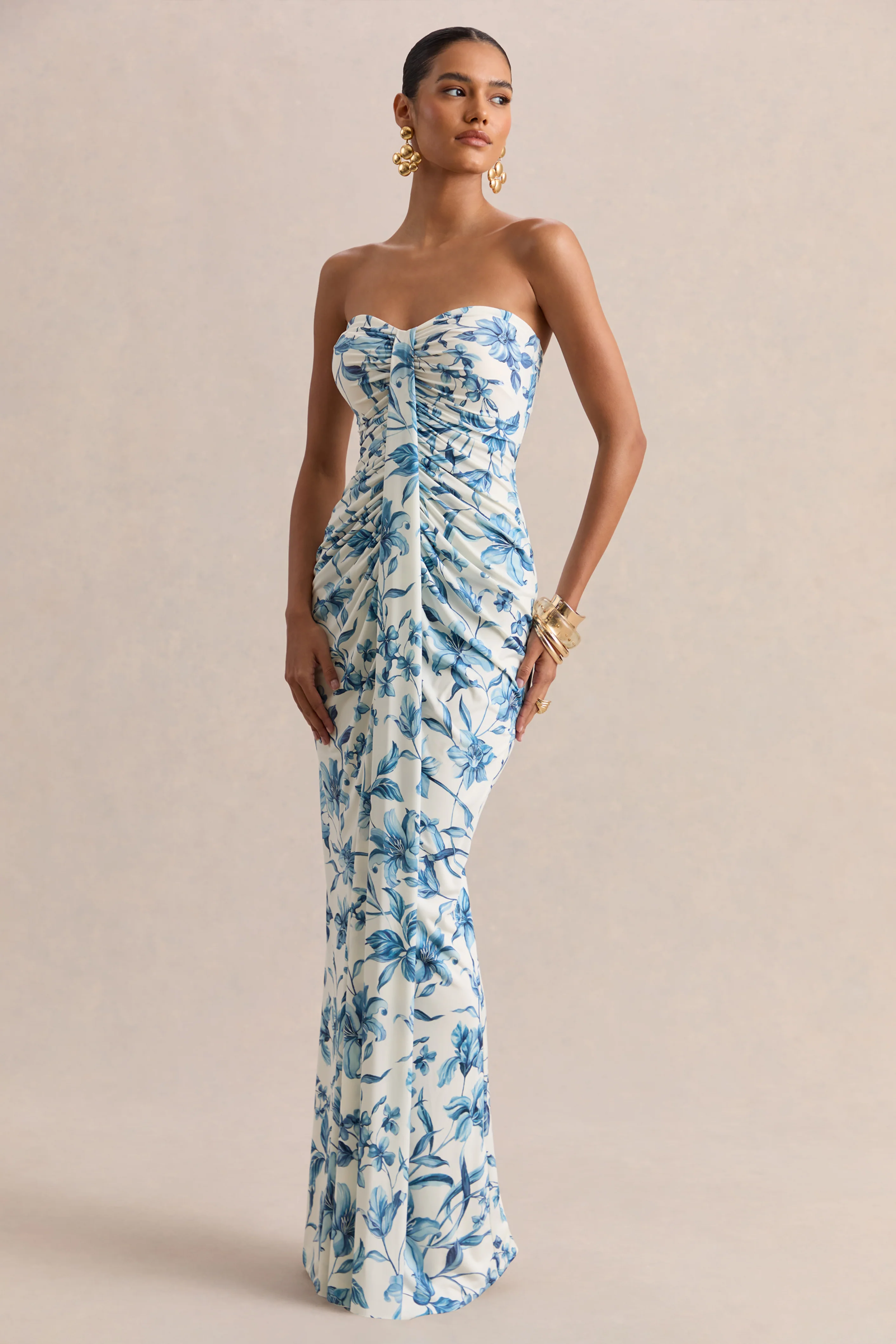 Ali | Maxikleid im blauen Porzellanprint mit Sweetheart-Ausschnitt, Raffungen und Wickeloptik - Image 5