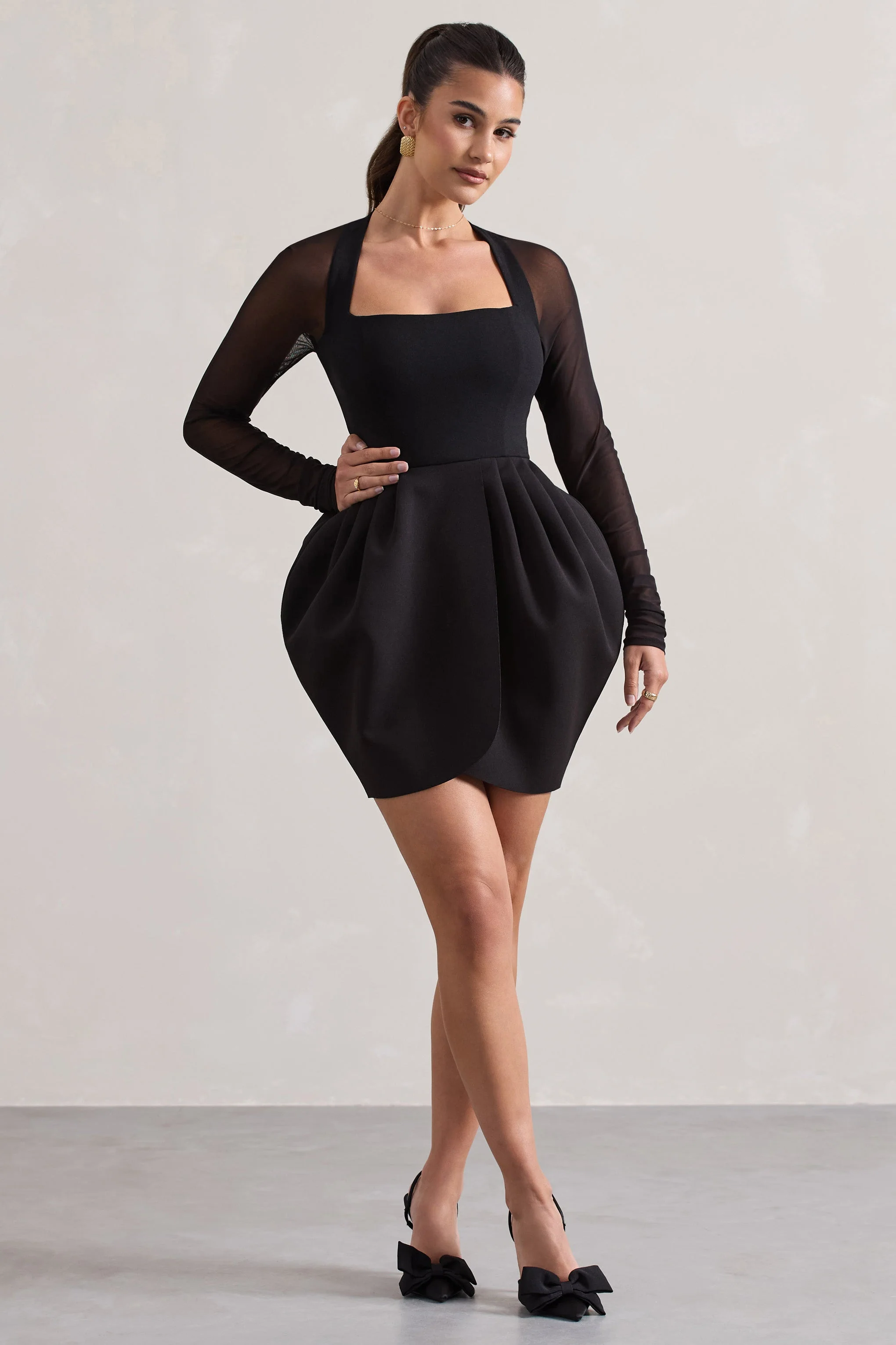 Alto | Schwarzes Minikleid mit quadratischem Ausschnitt und Puffrock - Image 4
