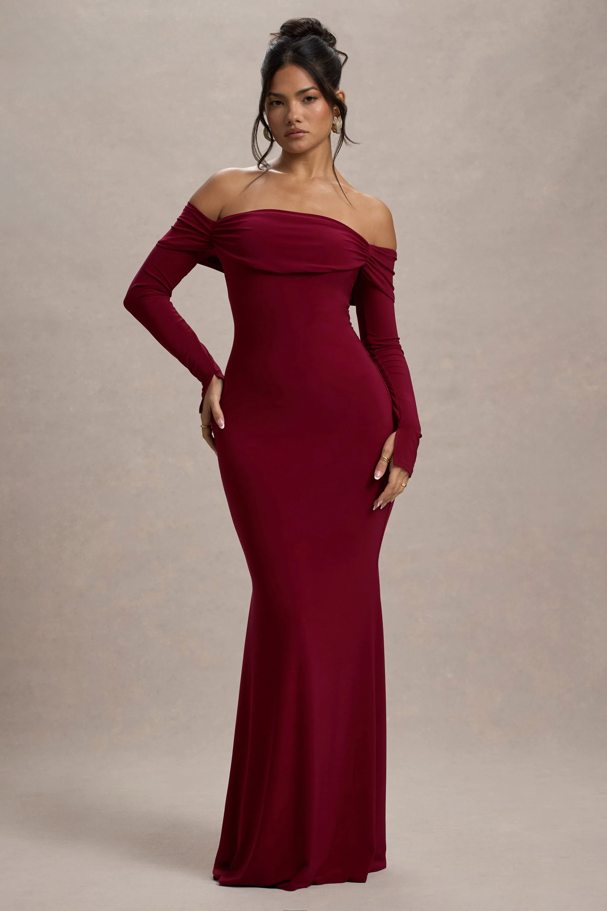 Amaia | Beerenfarbenes Bardot-Maxikleid mit langen Ärmeln