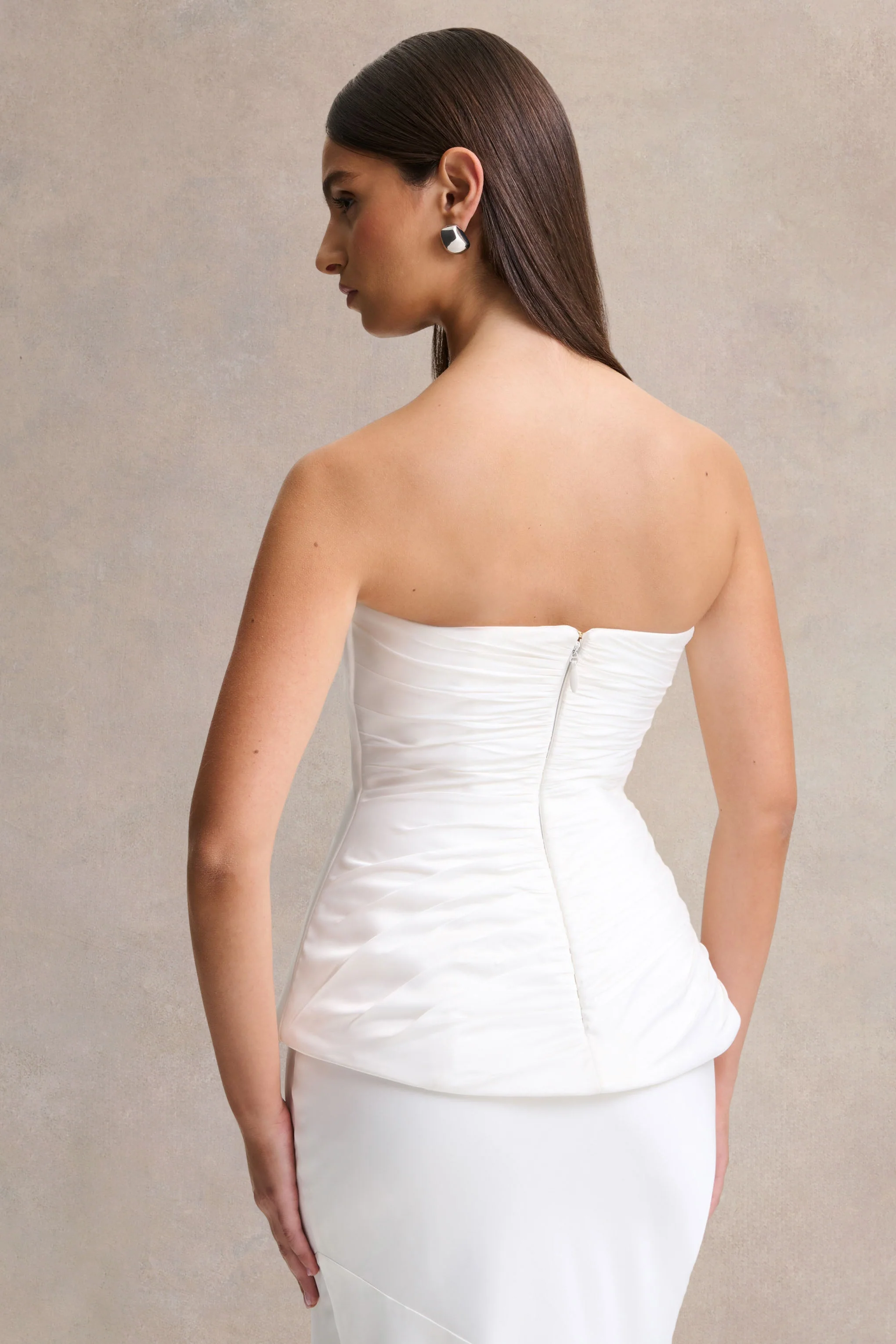 Ambria | Weißes Satin Oberteil mit handverziertem Herz Ausschnitt und Corsage - Image 2