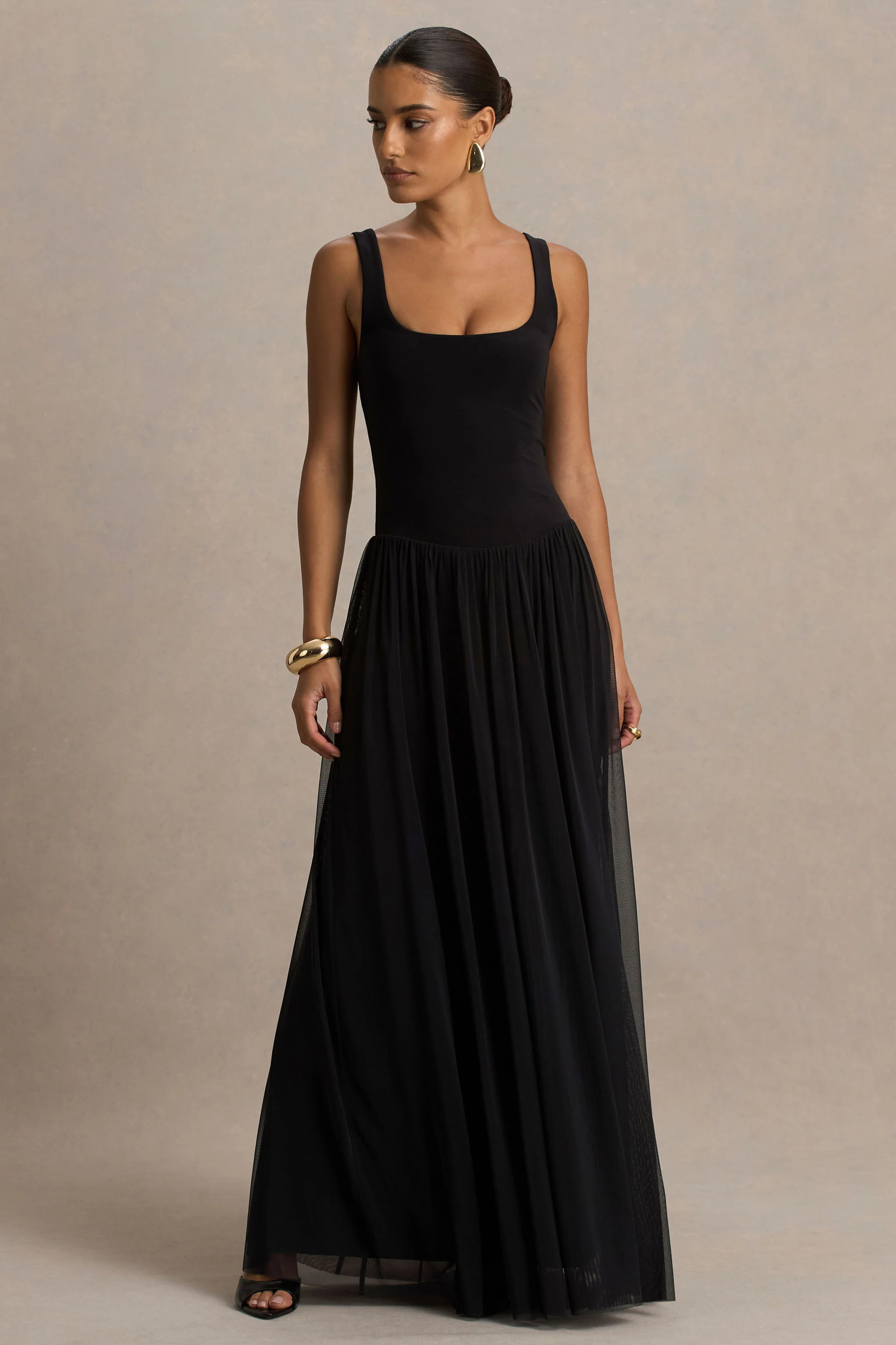Amelia | Schwarzes Maxikleid mit Rundhalsausschnitt und tiefer Taille