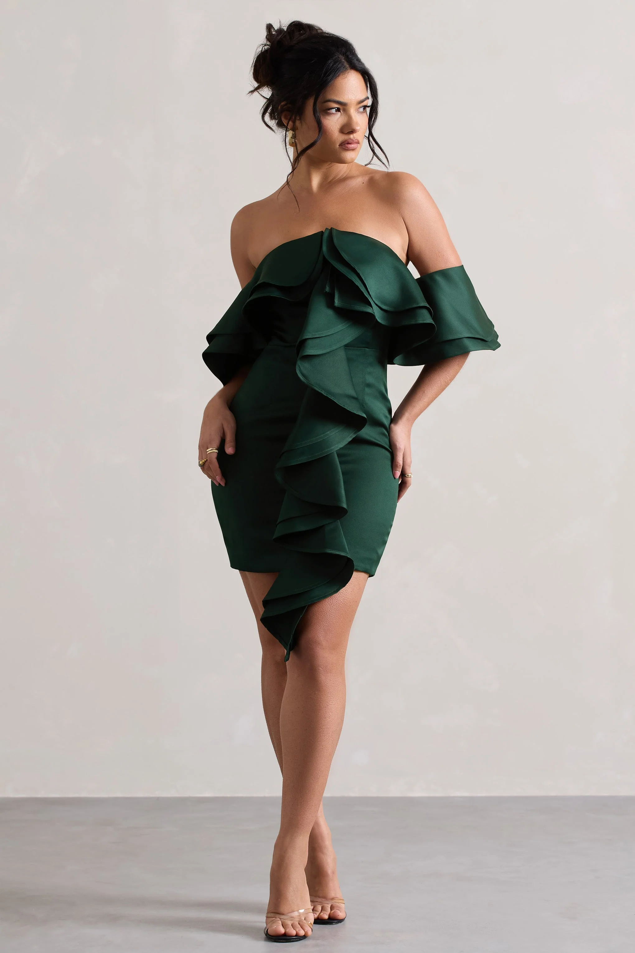Aspen | Flaschengrünes Bardot-Minikleid mit Rüschen - Image 5