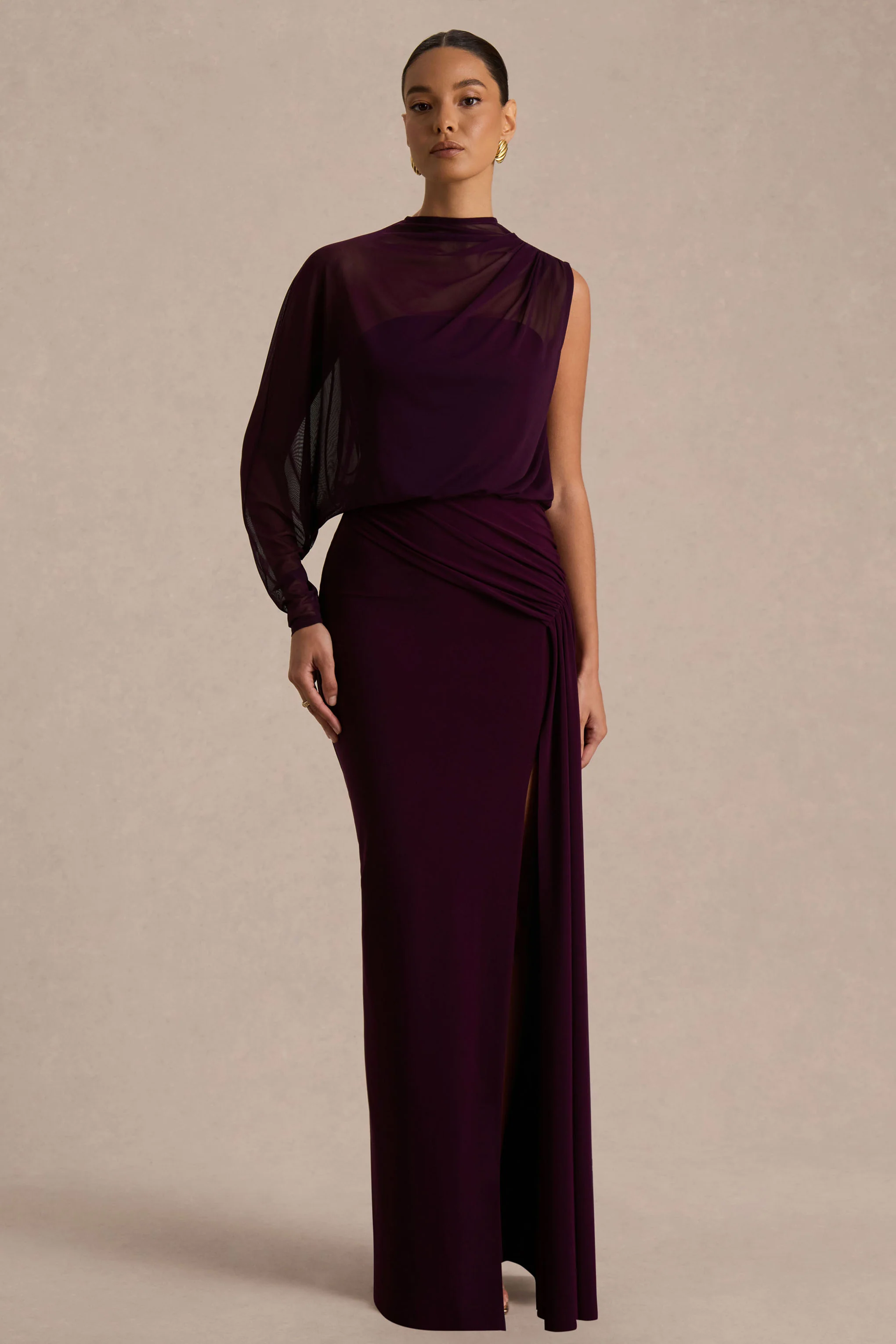 Aurelia | Dunkellila-Maxikleid mit hohem Ausschnitt, Cape-Ärmel und Wickeldetail - Image 4