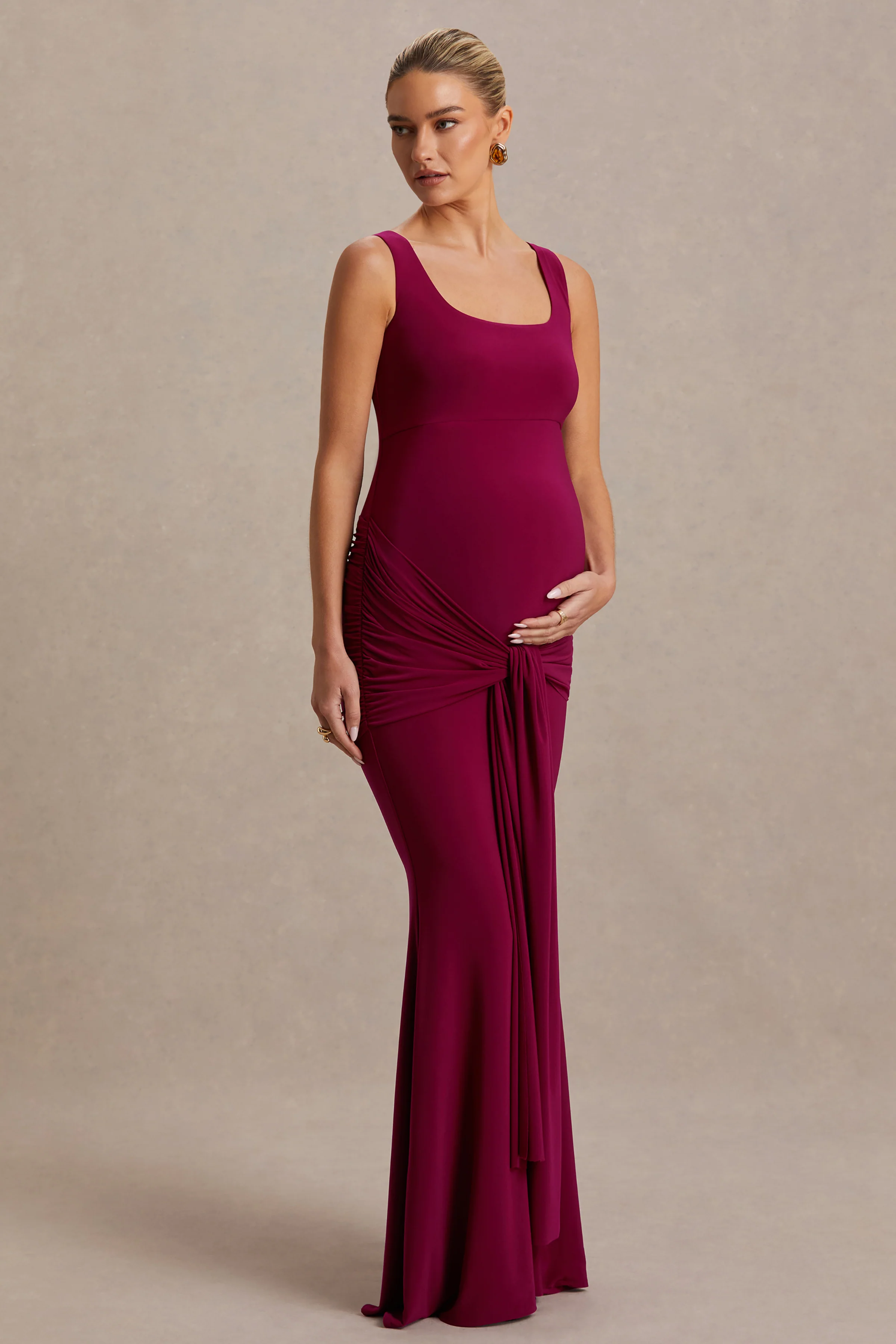 Baylin | Burgunderrotes Maxikleid mit eckigem Ausschnitt, Raffung und Sash-Detail - Image 4