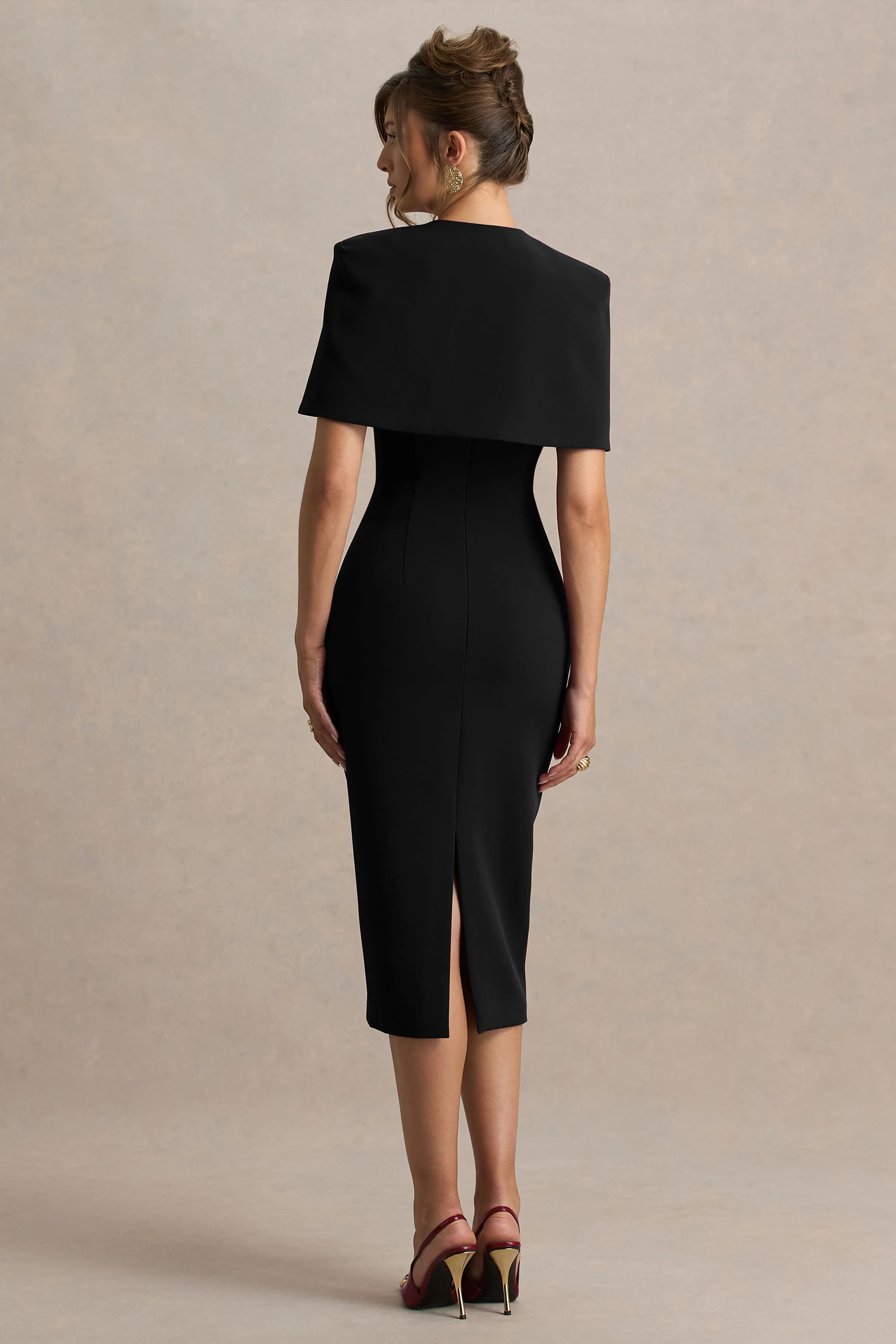 Baylor | Schwarzes Midikleid mit abnehmbarem Cape - Image 2