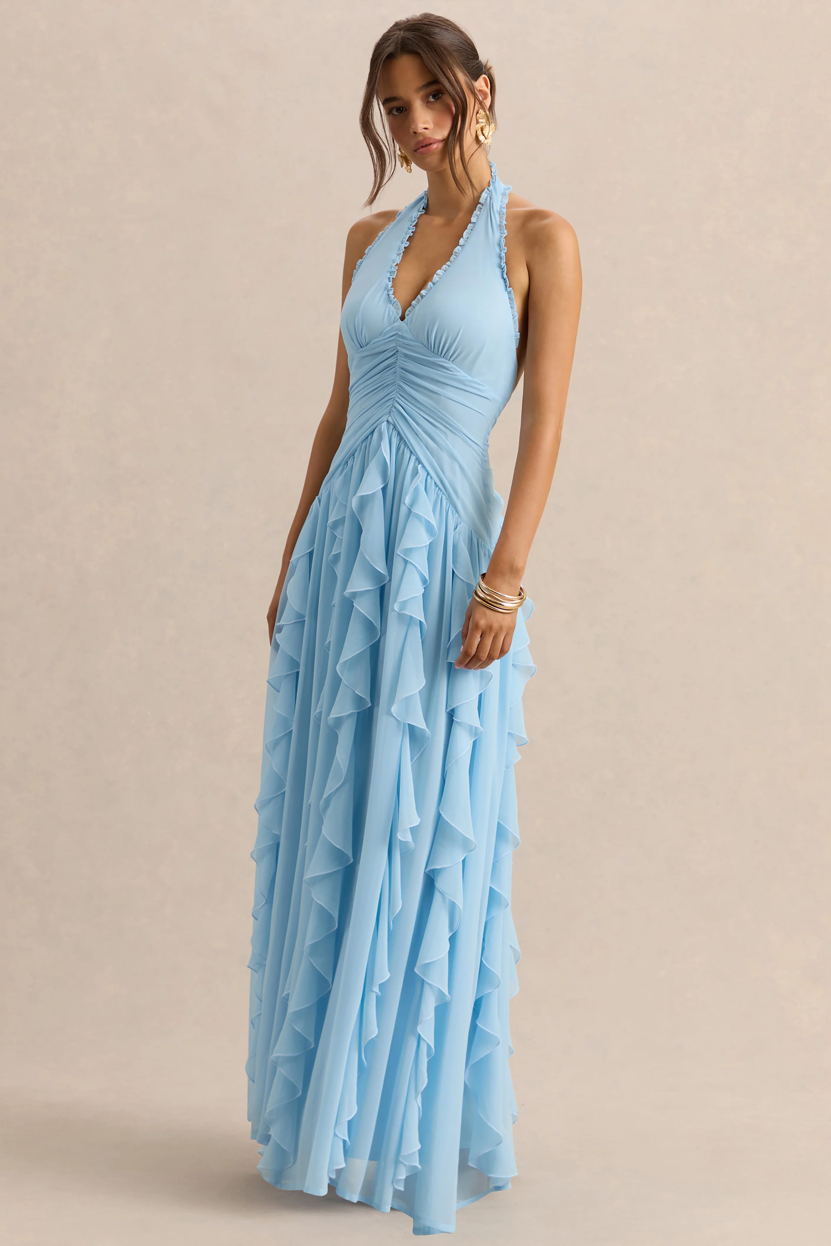 Bea | Puderblaues Maxikleid mit tiefem Ausschnitt und Rüschenbesatz - Image 7