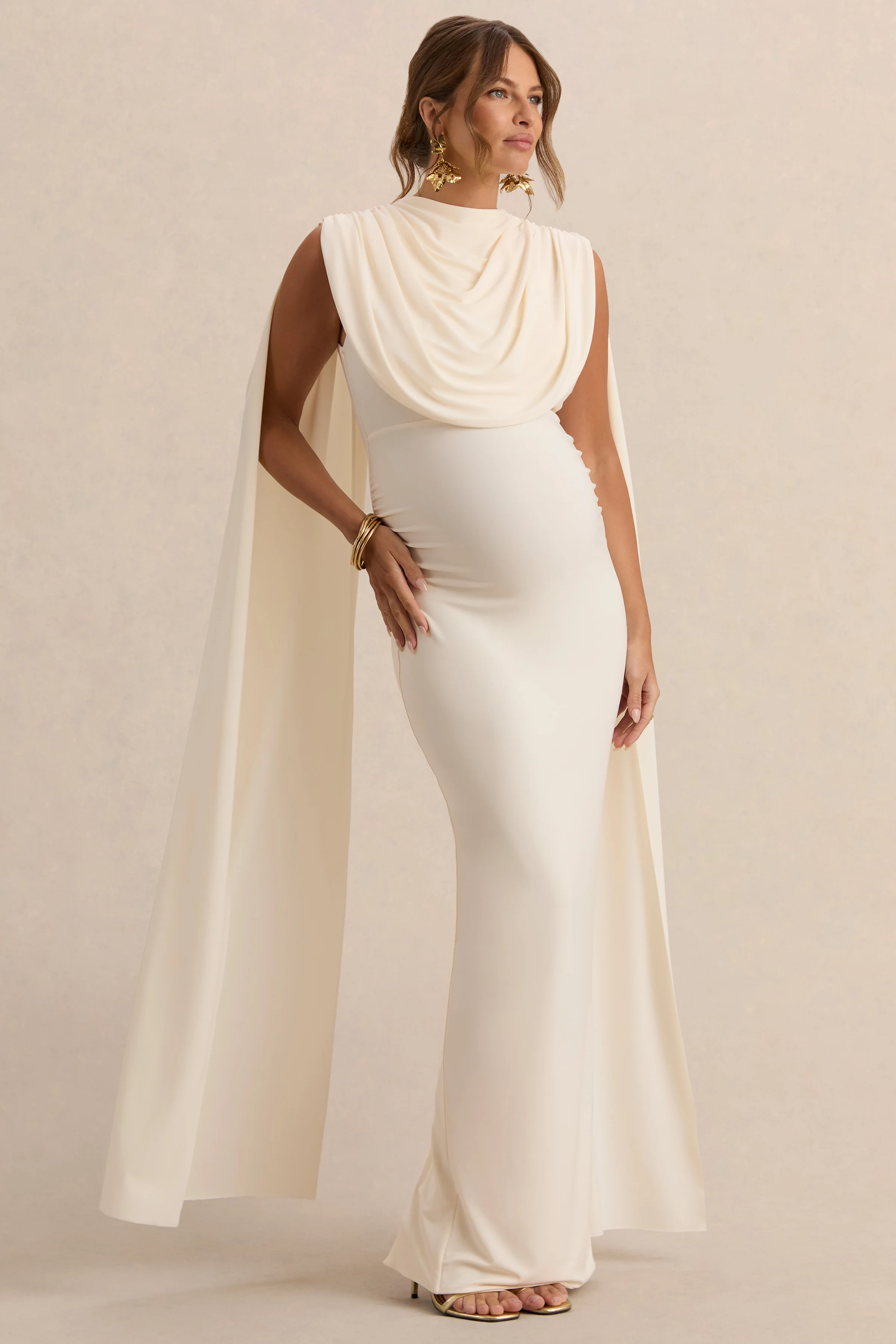 Belva | Cremefarbenes Umstands Maxikleid mit Rundhalsausschnitt und Cape Detail - Image 3