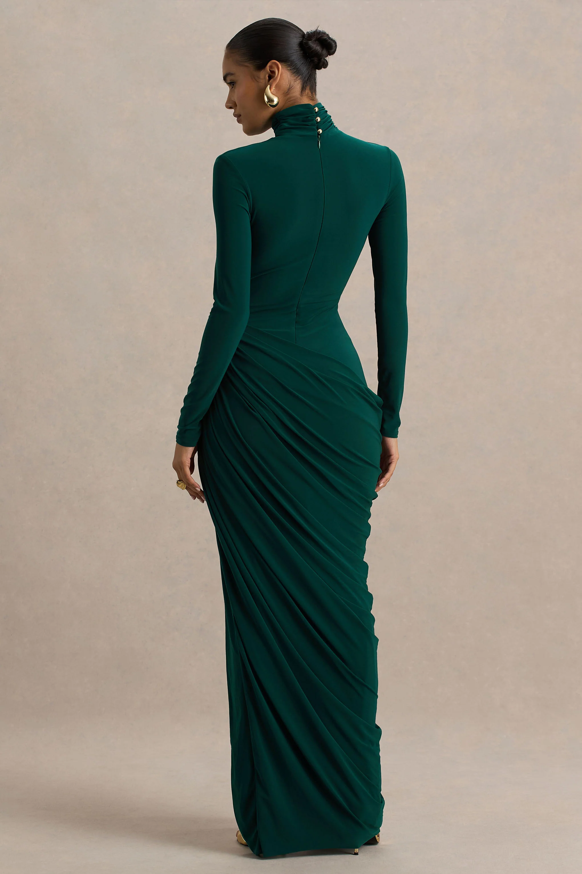 Betsy | Flaschengrünes Maxikleid mit hohem Ausschnitt, Frontschlitz und Raffung - Image 2