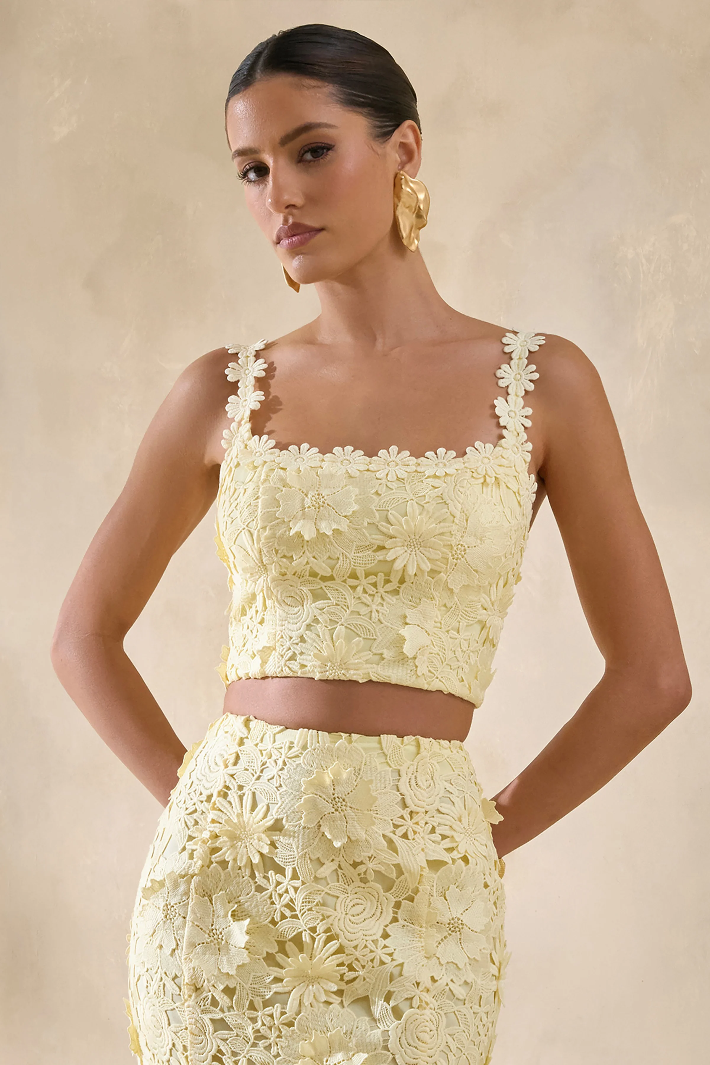 Blythe | Zitronengelbes Crop-Top aus Spitze mit eckigem Ausschnitt - Image 2