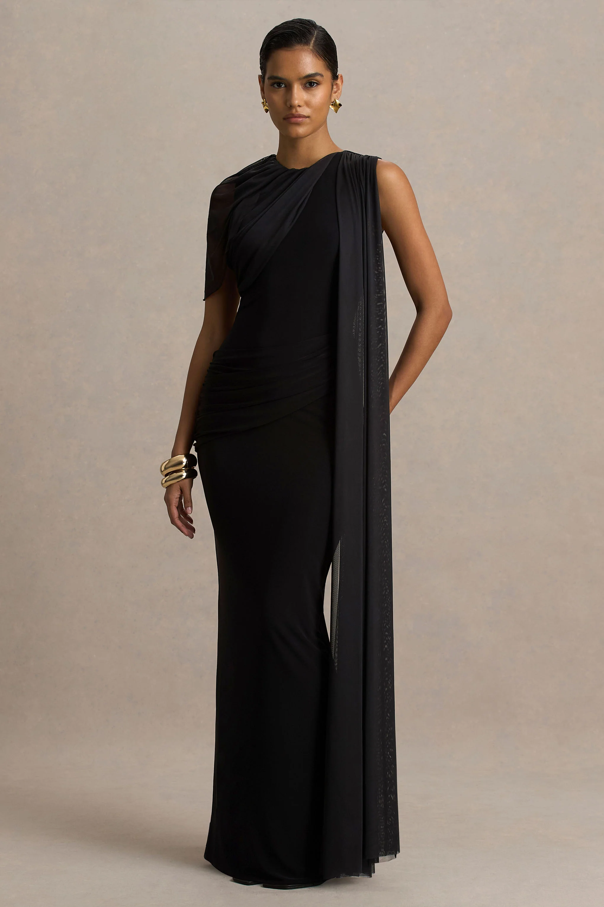 Brenda | Schwarzes Maxikleid mit Cape-Ärmel und Taillengürtel