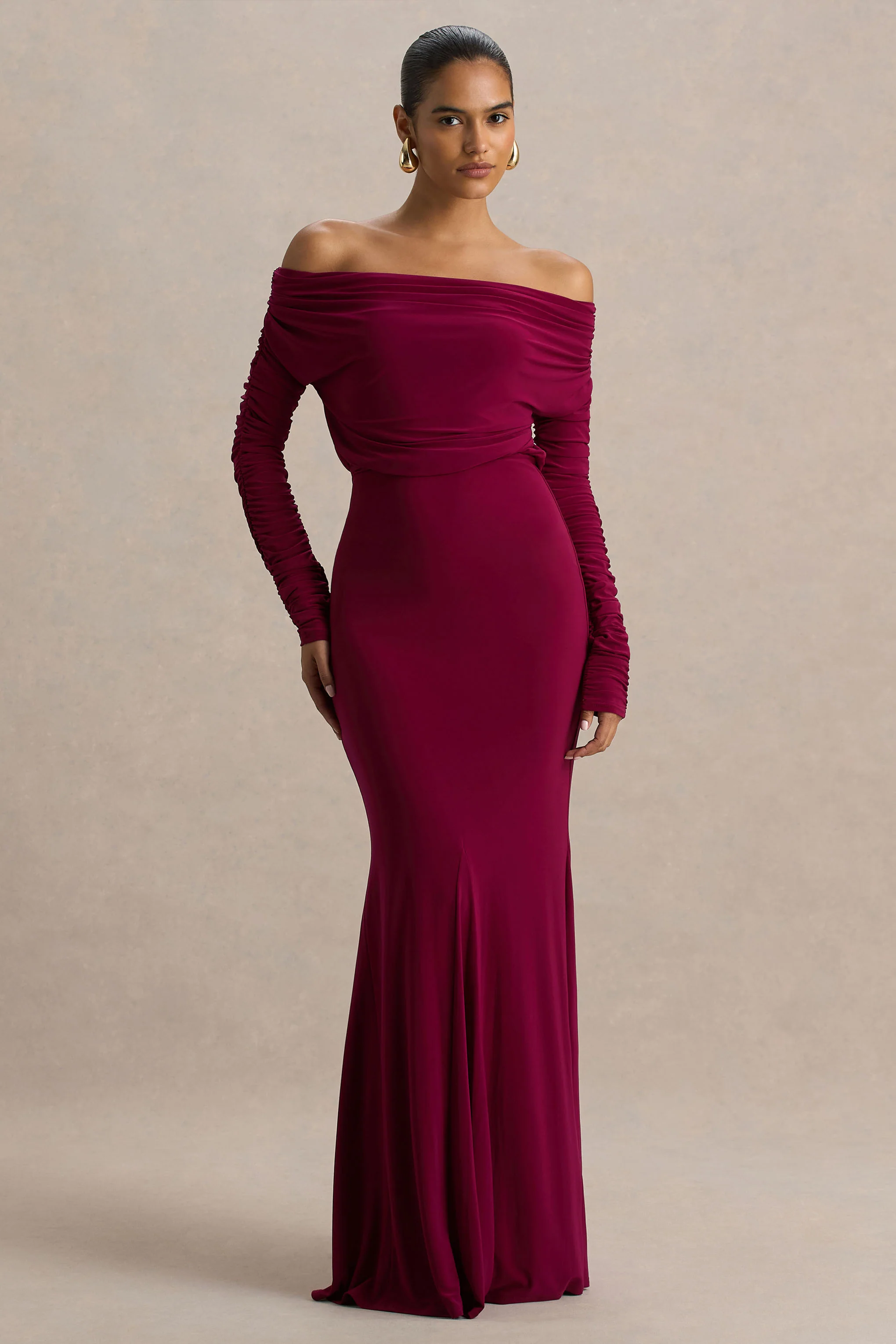 Cilla | Burgunderfarbenes Maxikleid mit Bardot-Ausschnitt und Raffung