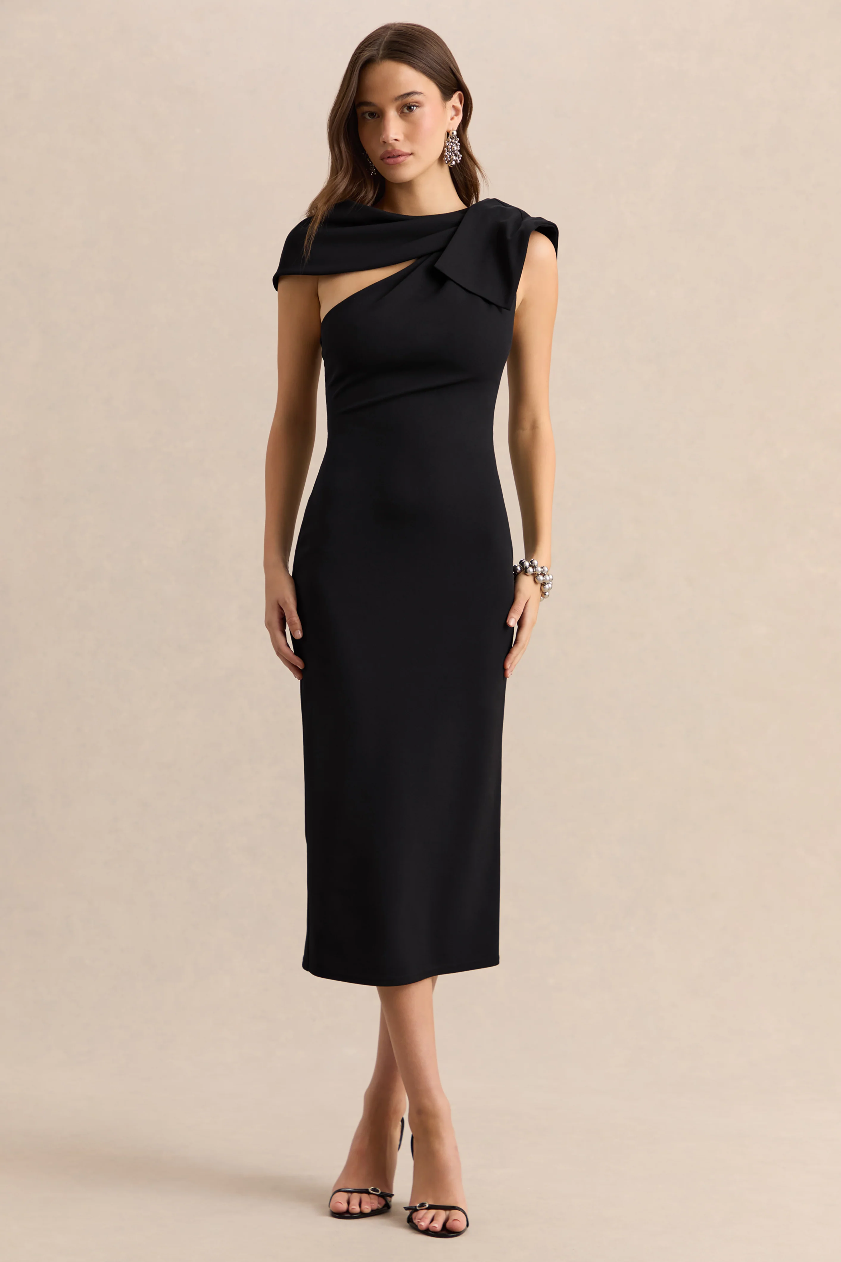 Clarina | Schwarzes Midikleid mit asymmetrischem Ausschnitt und Schleifendetail