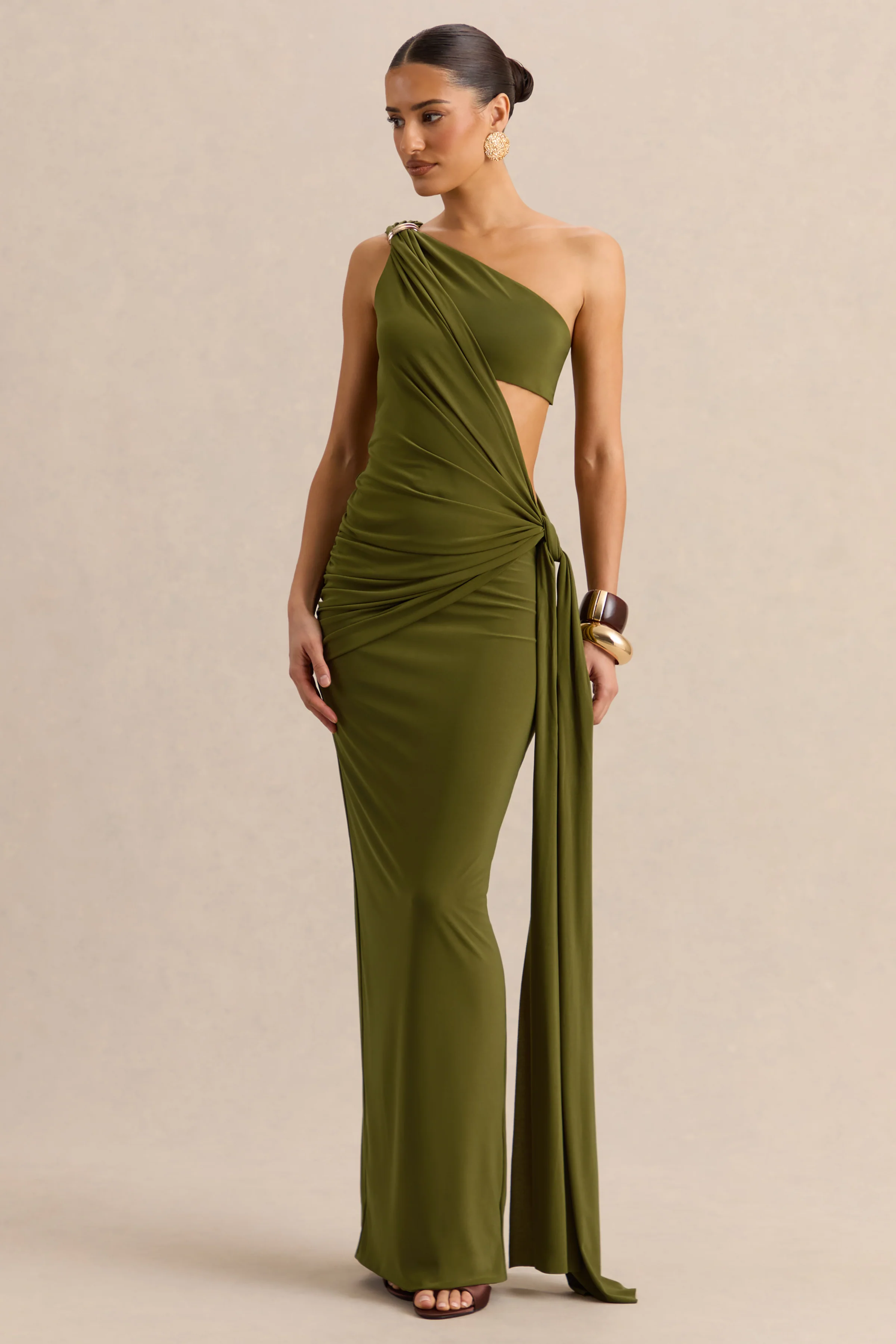 Clarosia | Grünes Maxikleid mit asymmetrischem Ausschnitt, Cut-out-Details und Schärpe - Image 7