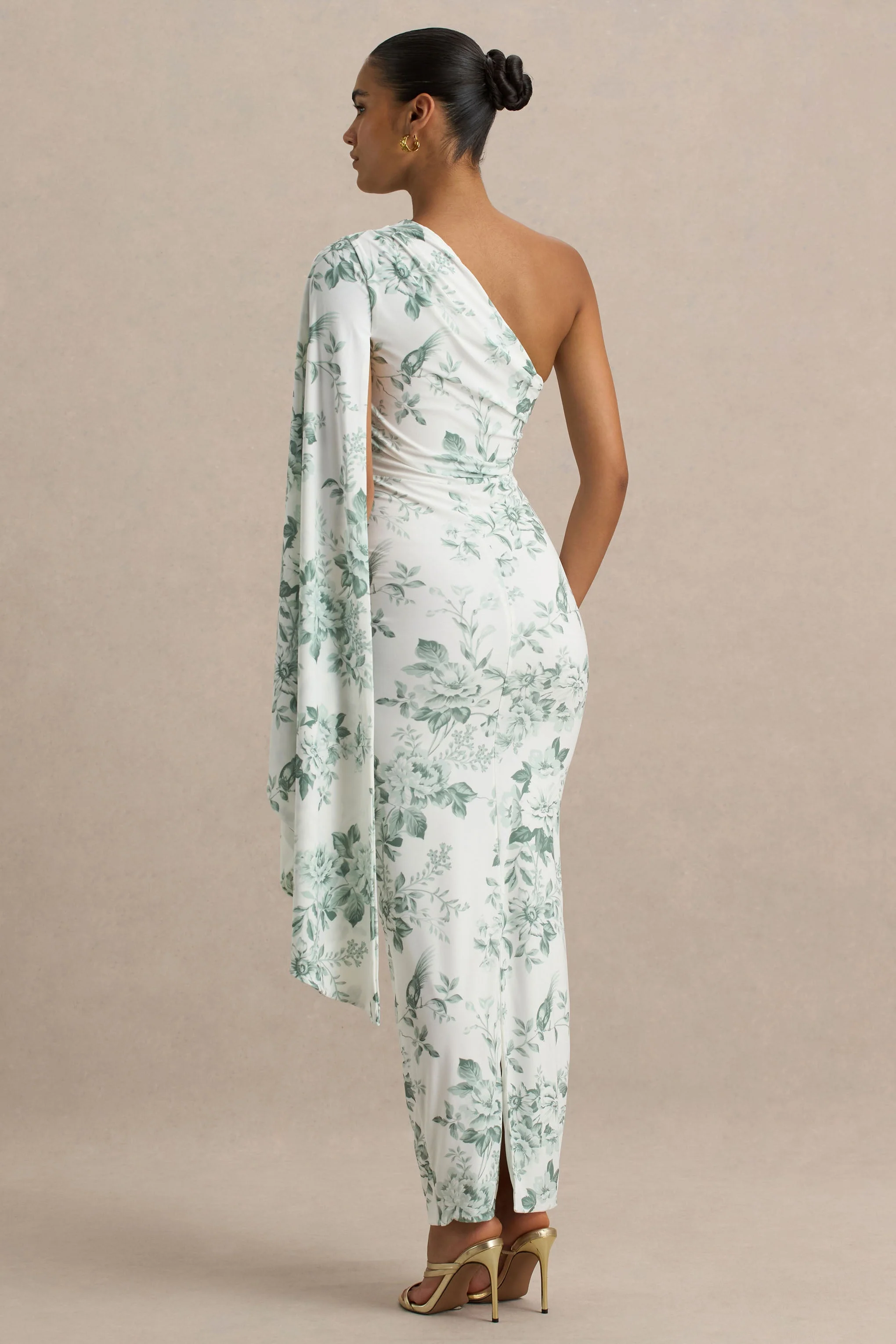 Clementina | Grünes Maxikleid mit Blumenmuster und asymmetrischen Cape-Ärmel - Image 3
