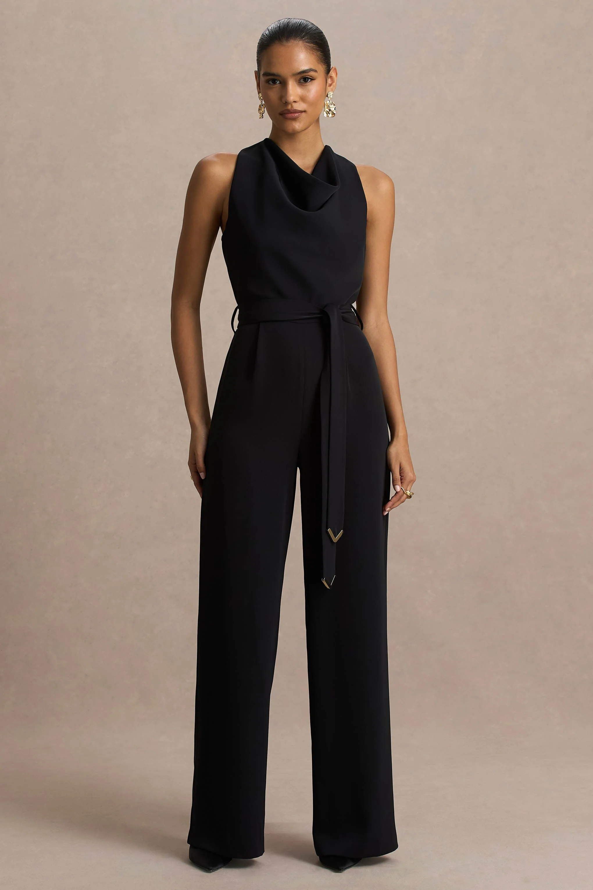 Corina | Schwarzer Jumpsuit mit Wasserfallausschnitt und Bindegürtel