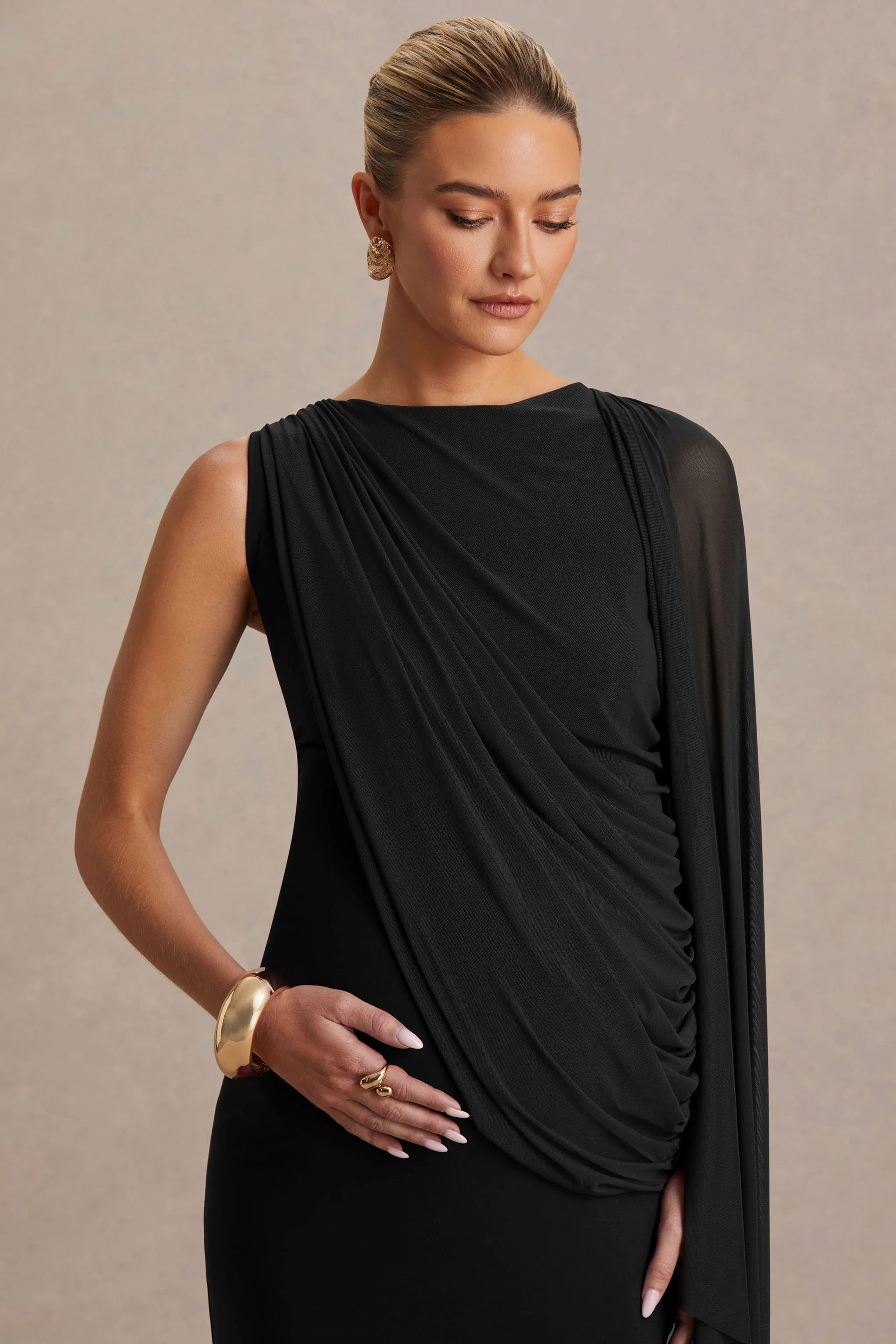 Cristina | Schwarzes Umstands-Maxikleid mit Rundhalsausschnitt und Cape-Detail - Image 6