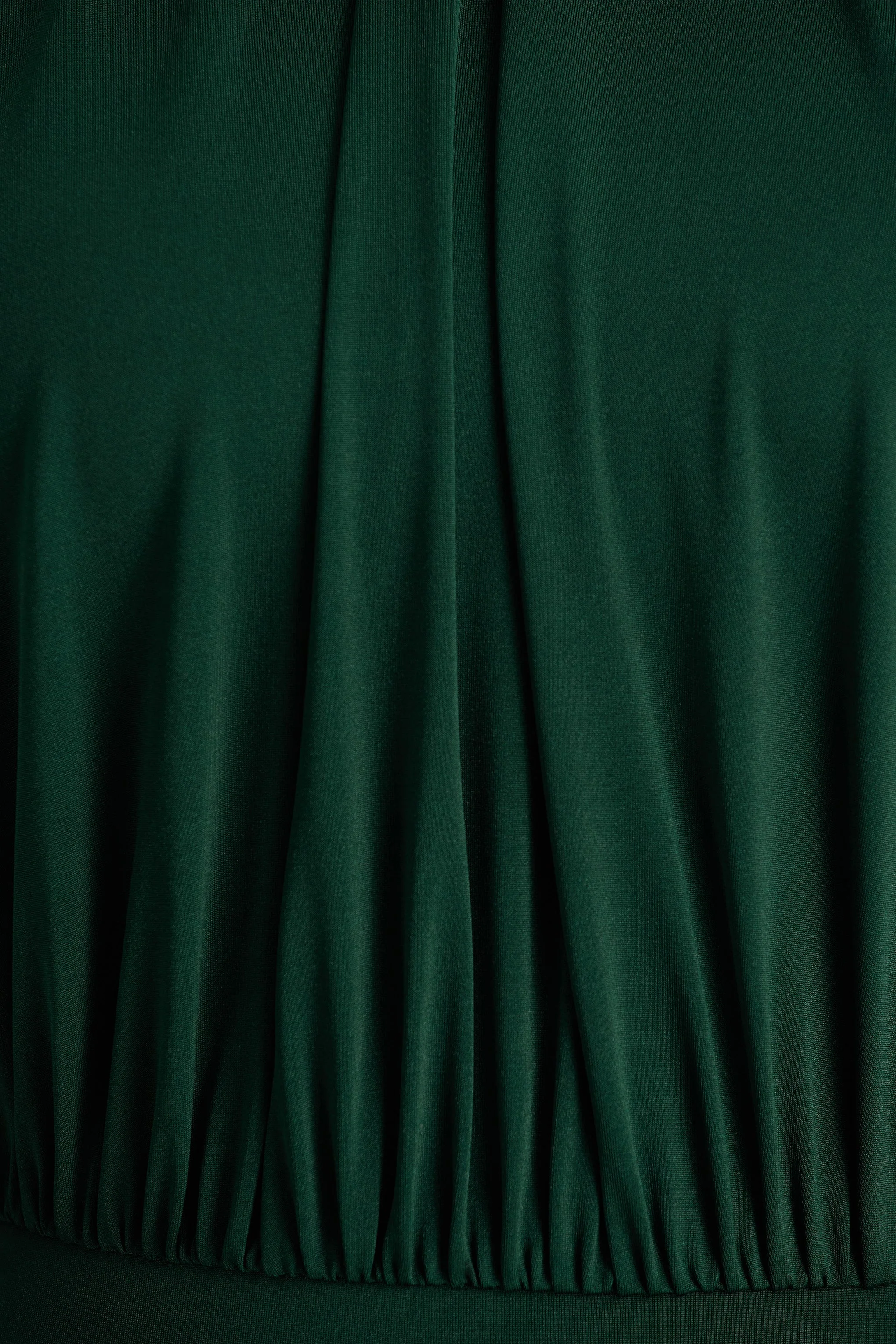 Darielle | Flaschengrünes Maxi-Kleid mit hohem Kragen und Umhang-Ärmeln - Image 6