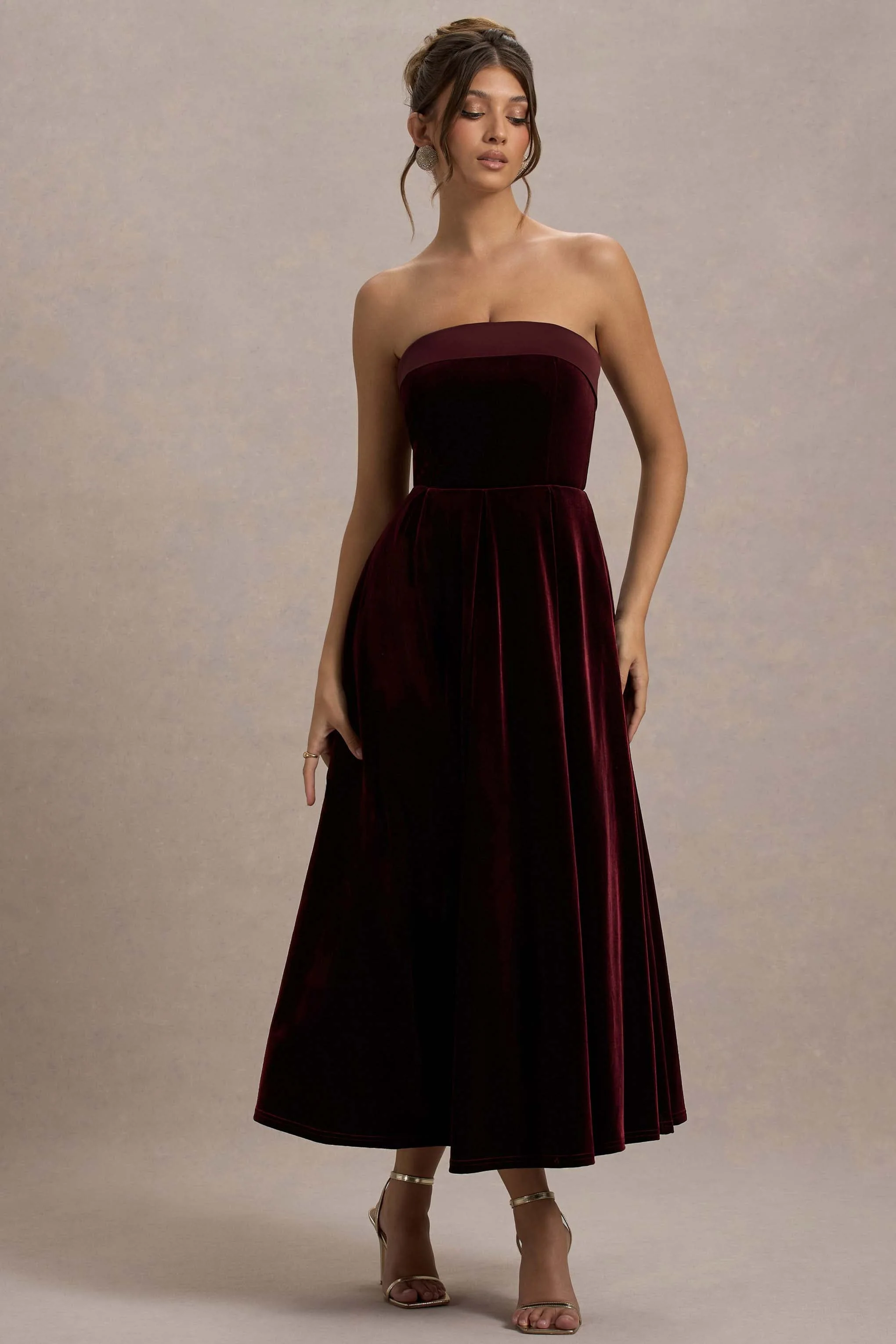 Delray | Portfarbenes Midikleid aus Samt mit Bandeau-Ausschnitt - Image 6