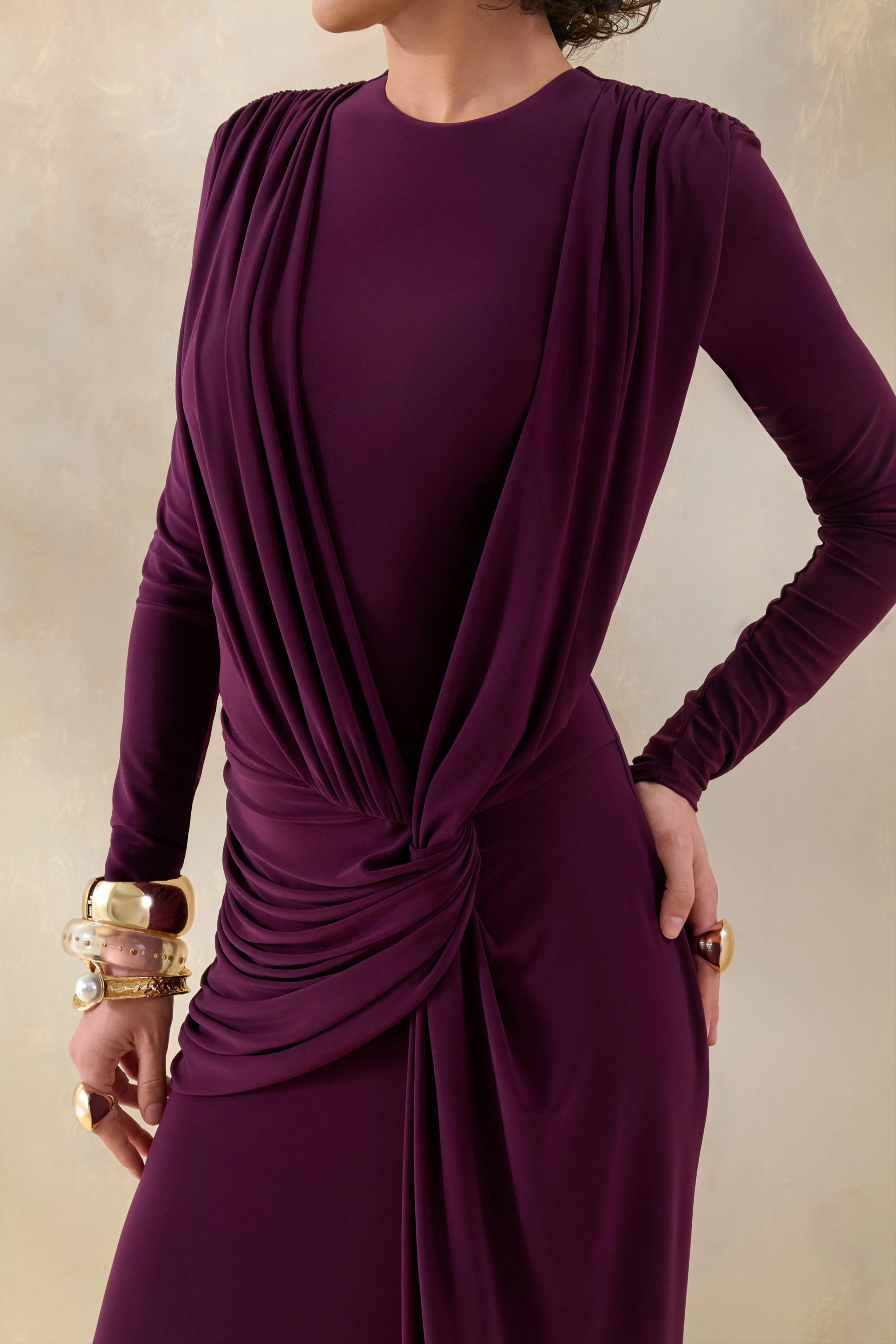 Desirelle | Pflaumenfarbenes Maxikleid mit Rundhalsausschnitt und Raffungen - Image 3