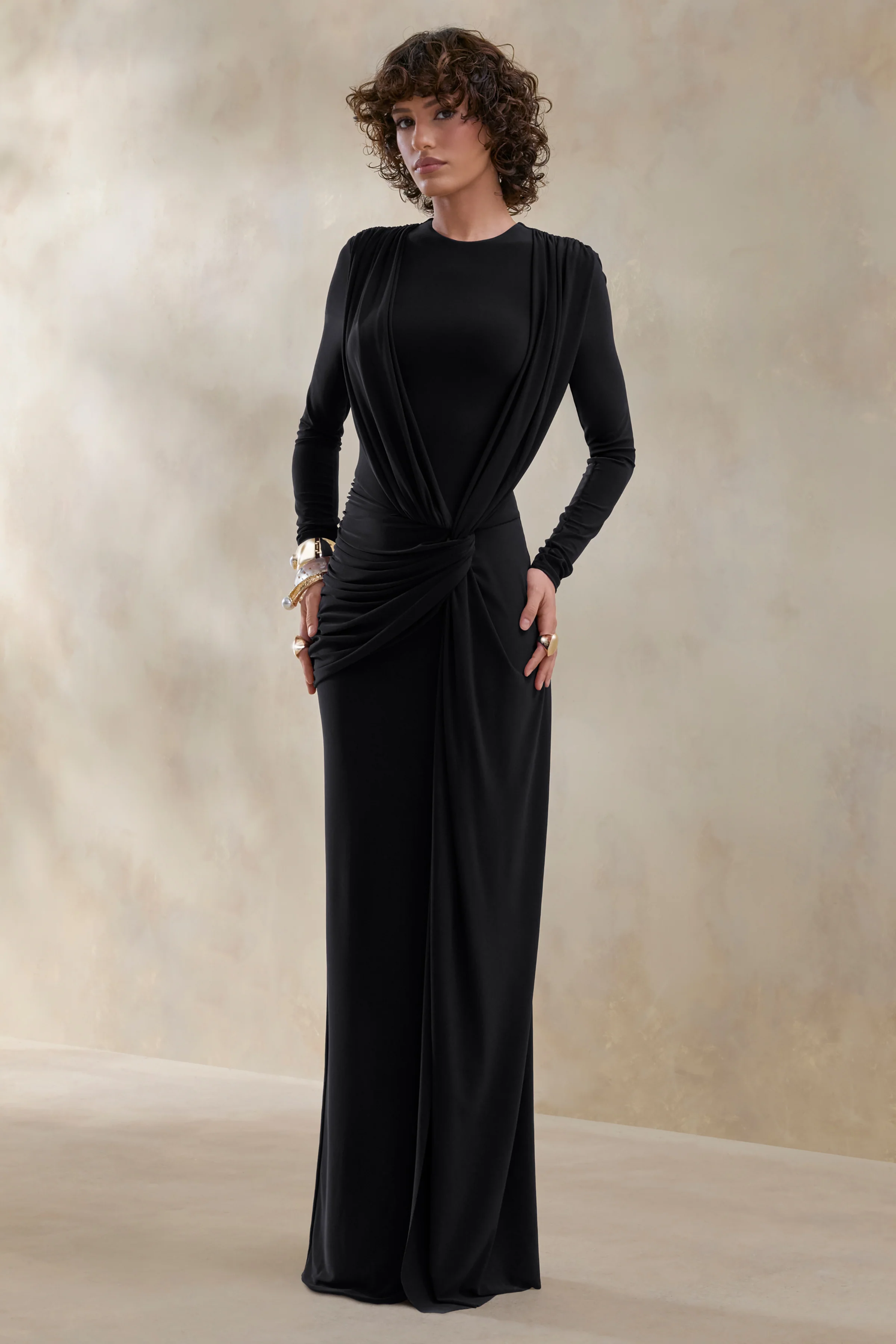 Desirelle | Schwarzes Maxikleid mit Rundhalsausschnitt und Raffungen - Image 4