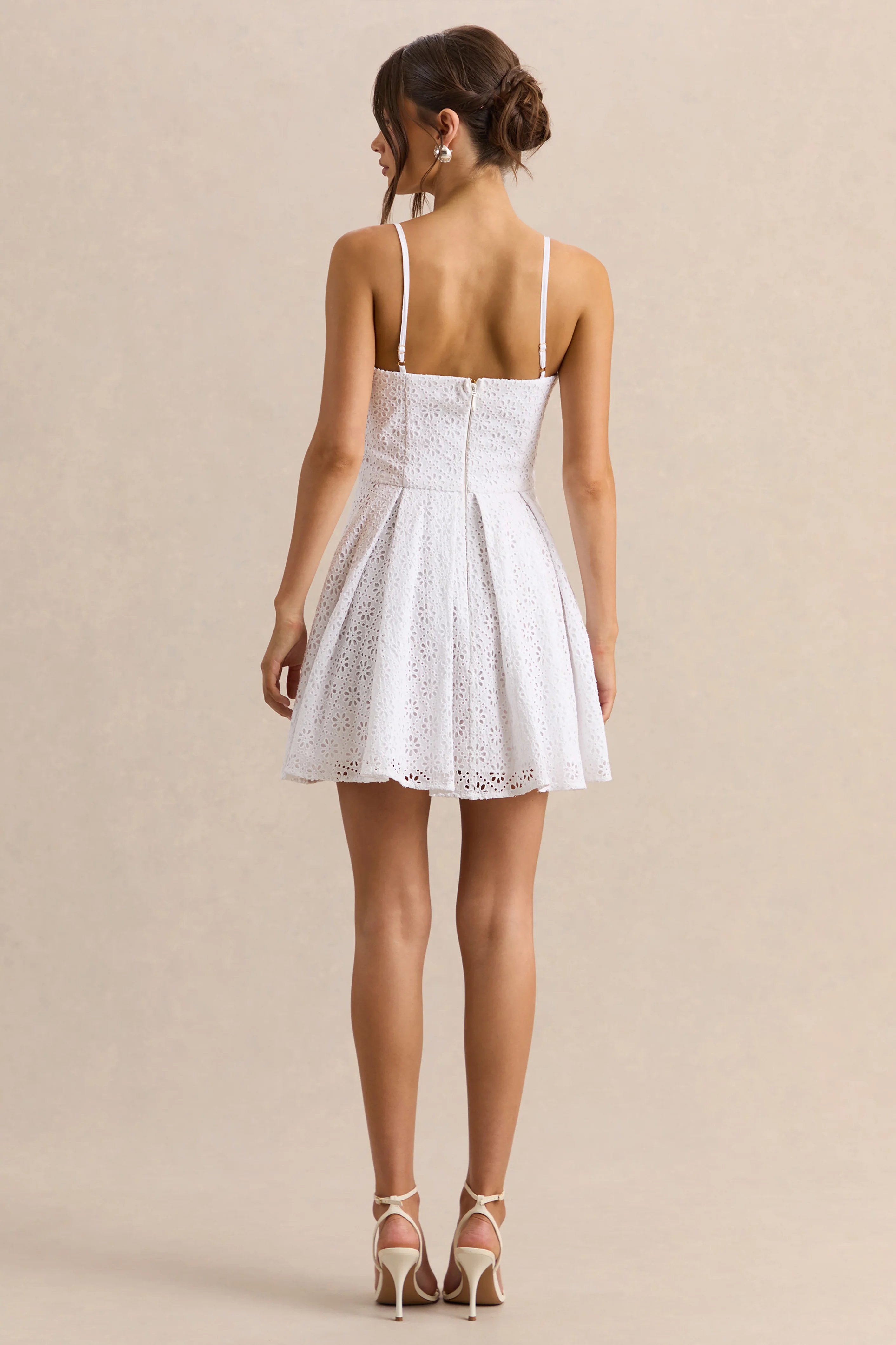 Elina | Weißes Minikleid mit eckigem Ausschnitt und Schleifendetail - Image 2