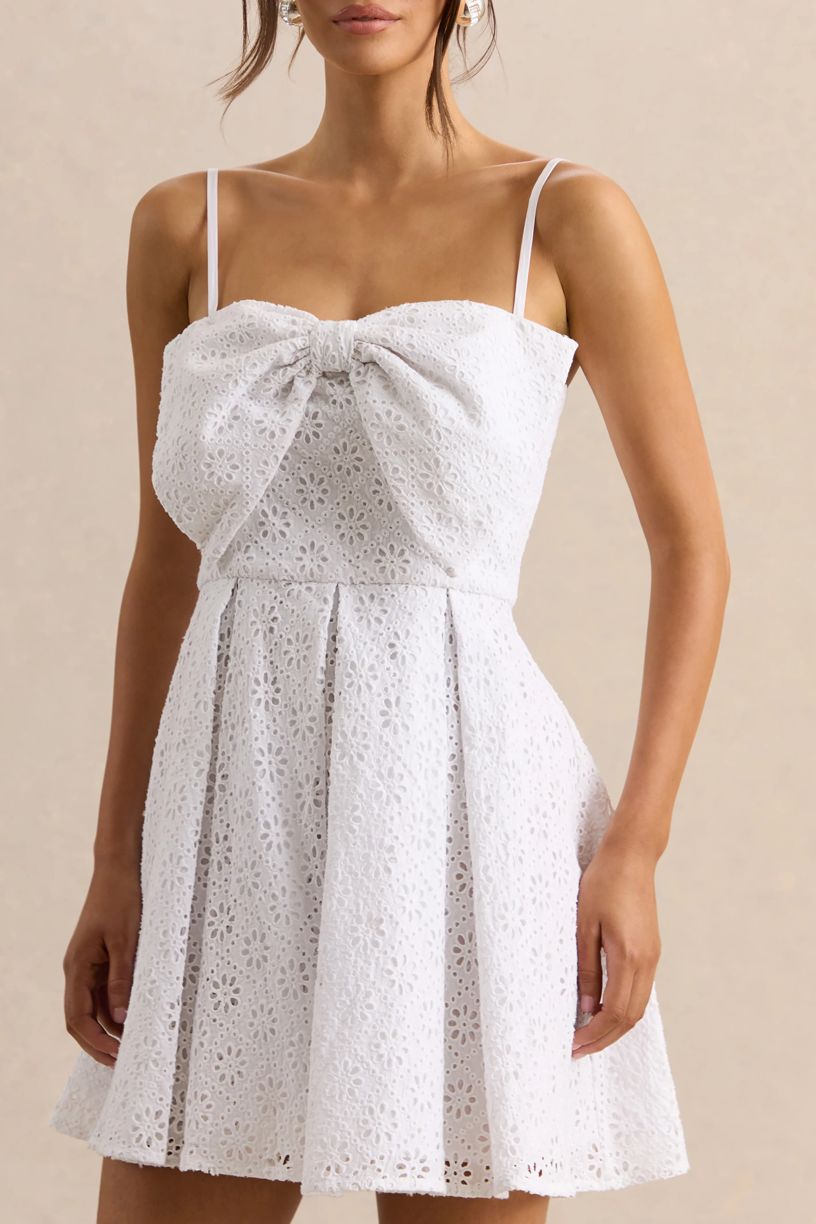 Elina | Weißes Minikleid mit eckigem Ausschnitt und Schleifendetail - Image 6