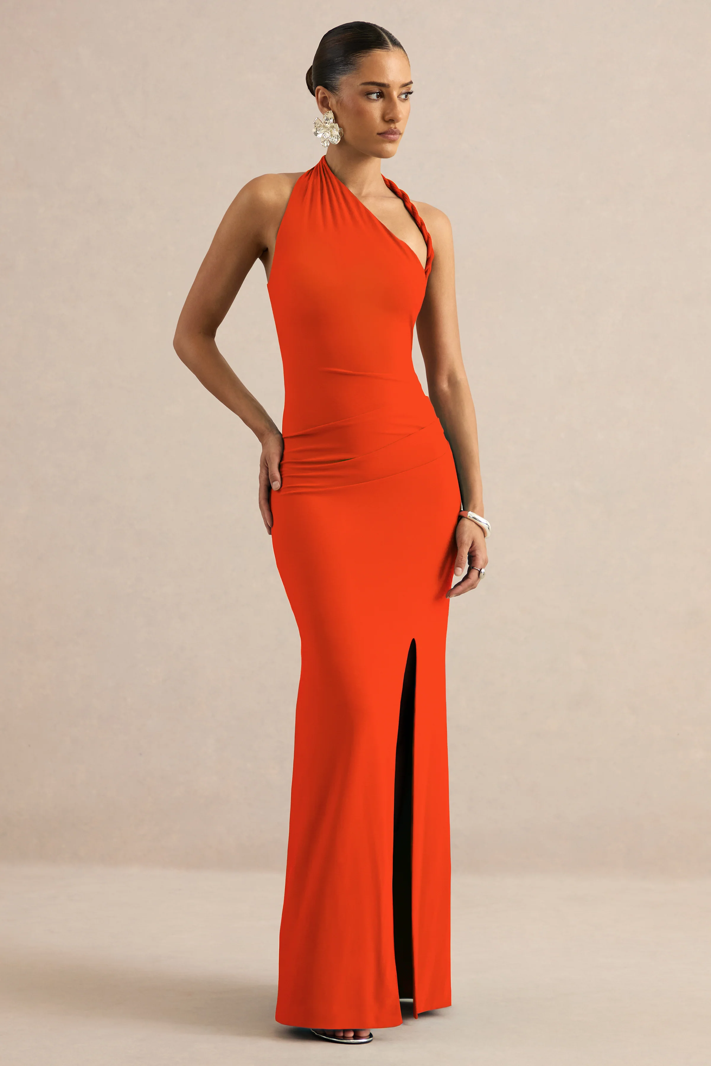 Elirae | Oranges Asymmetrisches Maxikleid mit gedrehtem Träger und hohem Frontschlitz