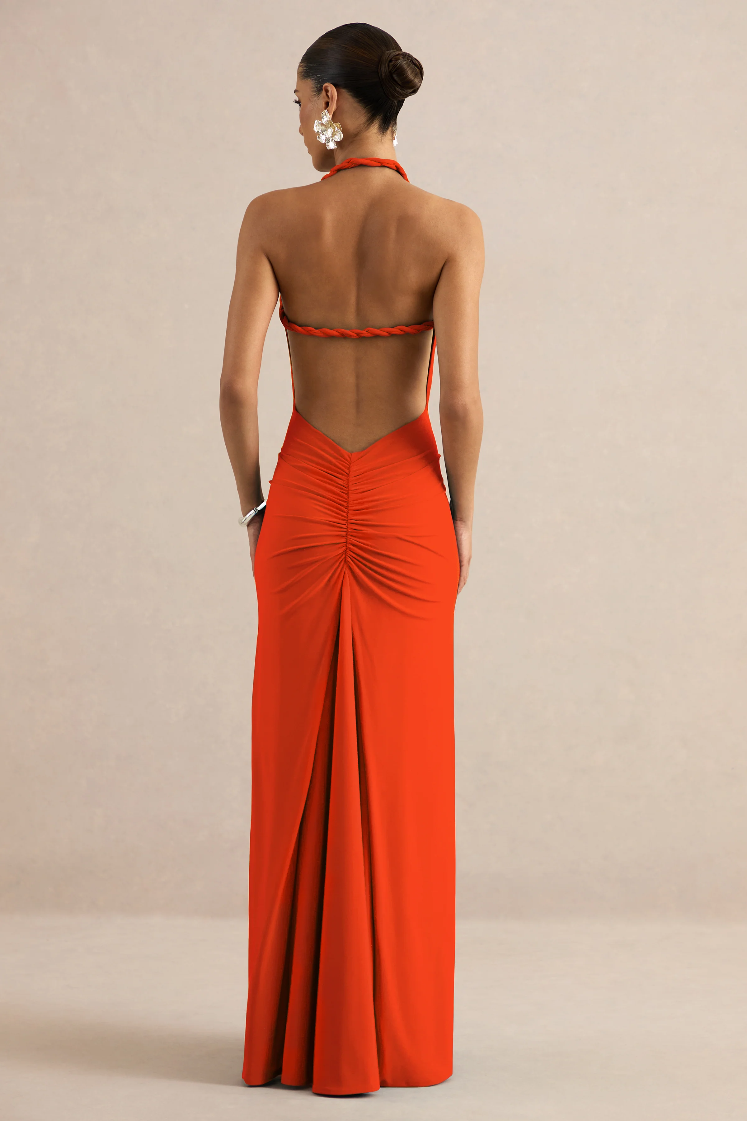 Elirae | Oranges Asymmetrisches Maxikleid mit gedrehtem Träger und hohem Frontschlitz - Image 2