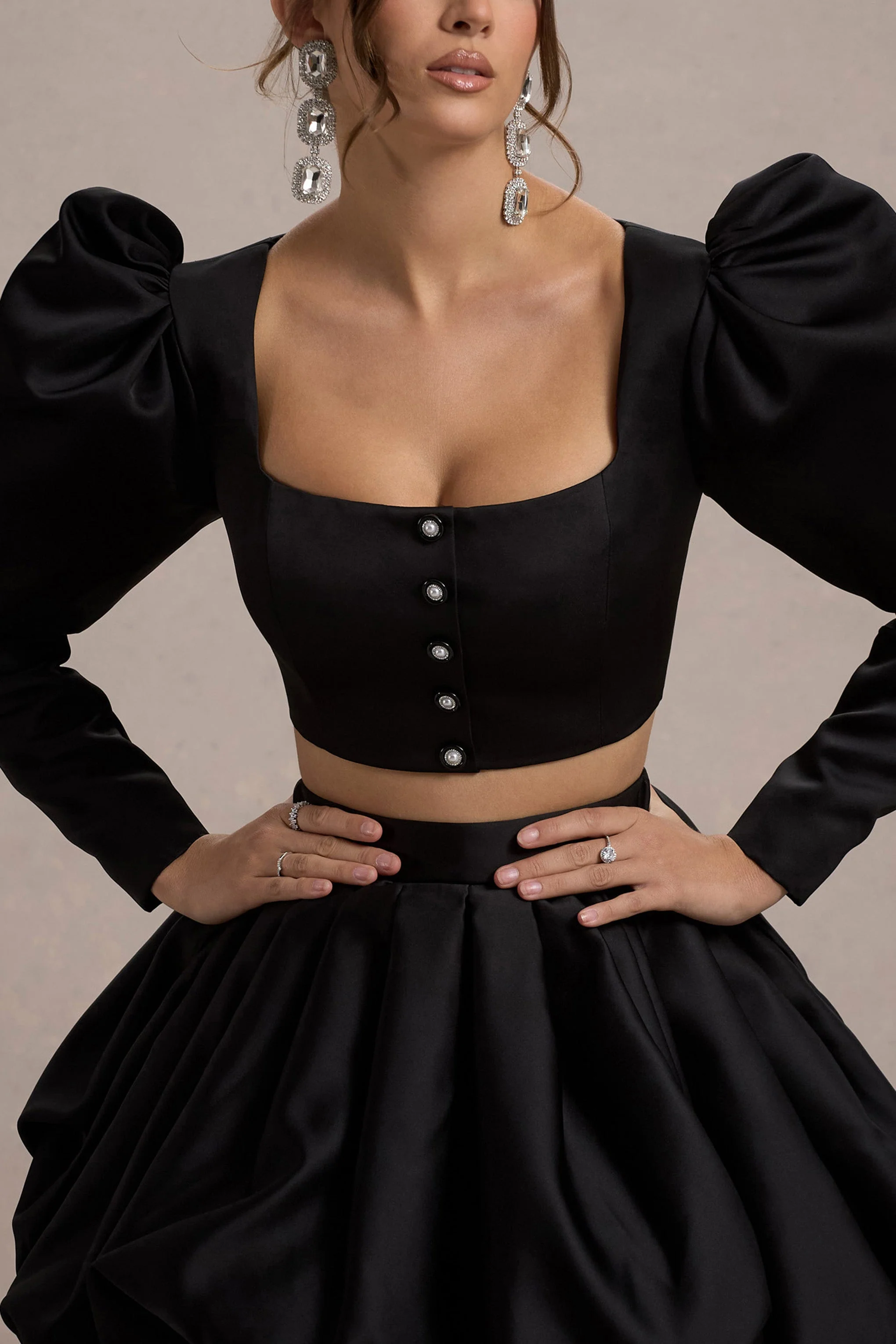 Eloisa | Schwarze Satinjacke mit Puffärmeln und kurzem Schnitt - Image 3