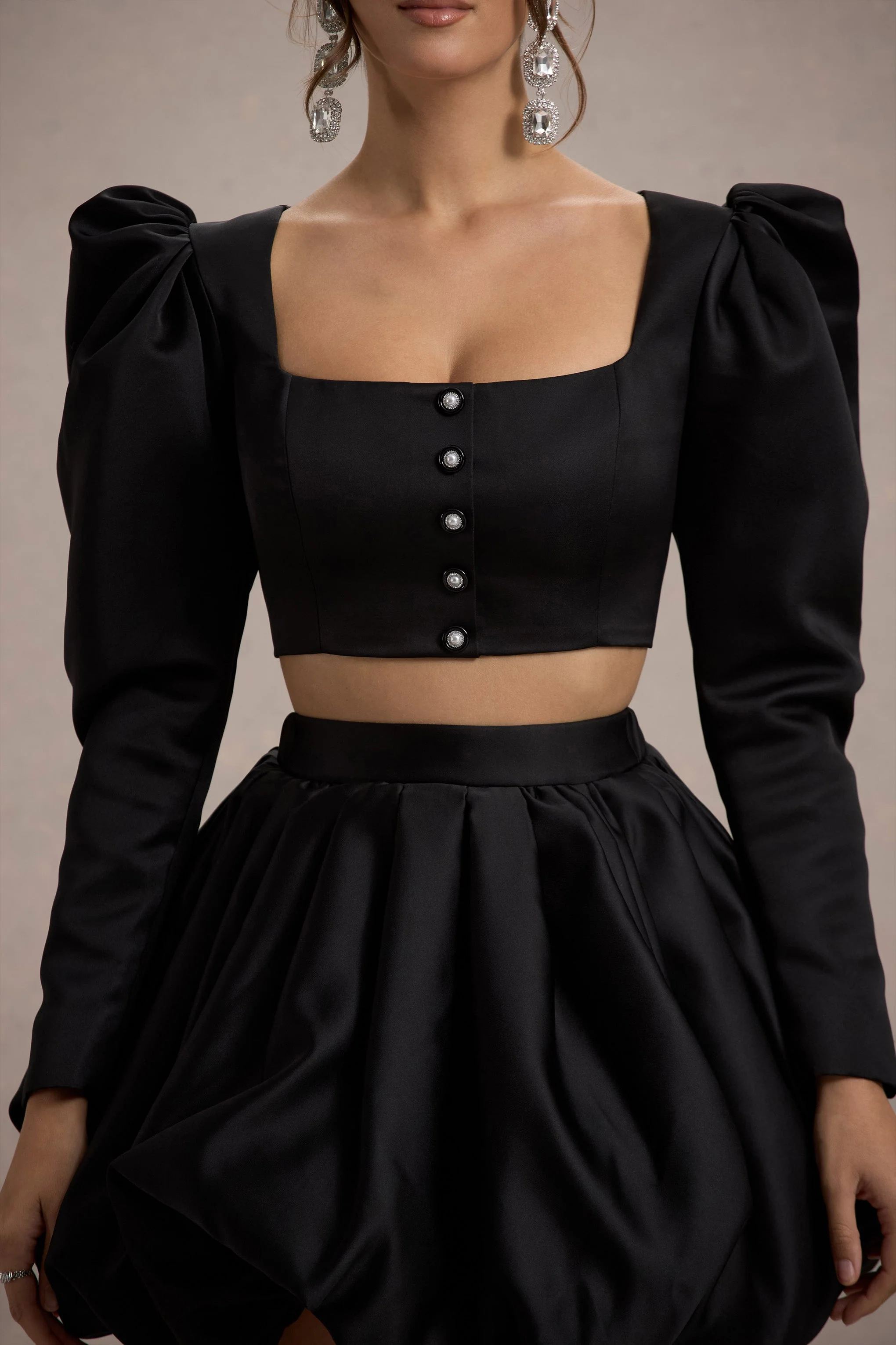 Eloisa | Schwarze Satinjacke mit Puffärmeln und kurzem Schnitt - Image 7