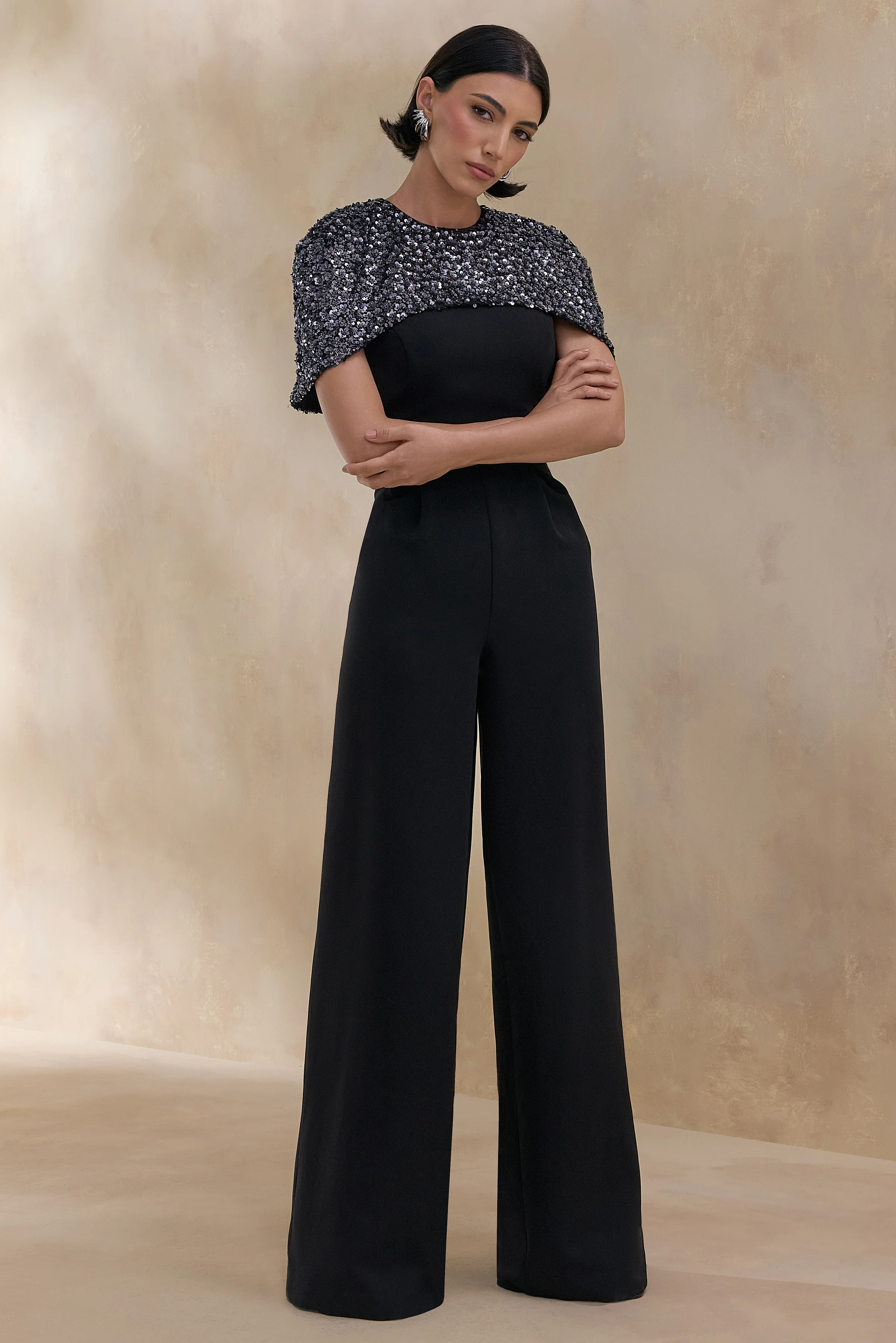 Eloriana | Schwarzer Jumpsuit mit Hohem Ausschnitt und Verzierten Cape-Ärmeln - Image 5