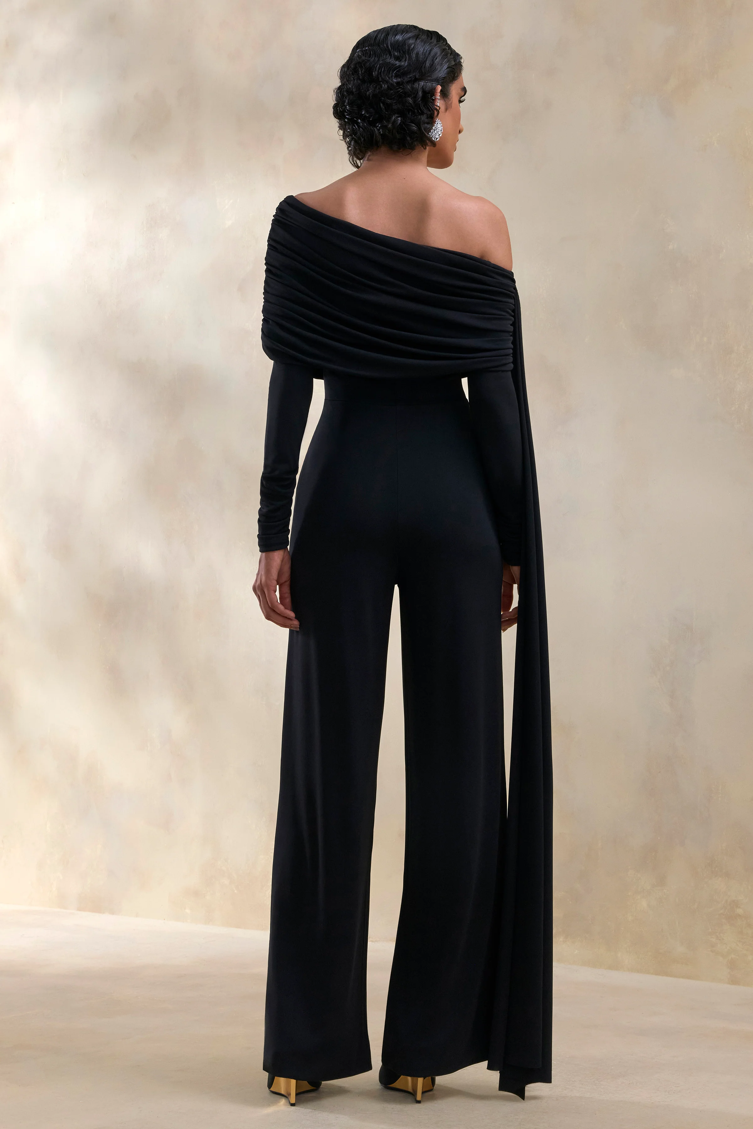 Elova | Schwarzer Bardot-Jumpsuit mit Schärpe - Image 2