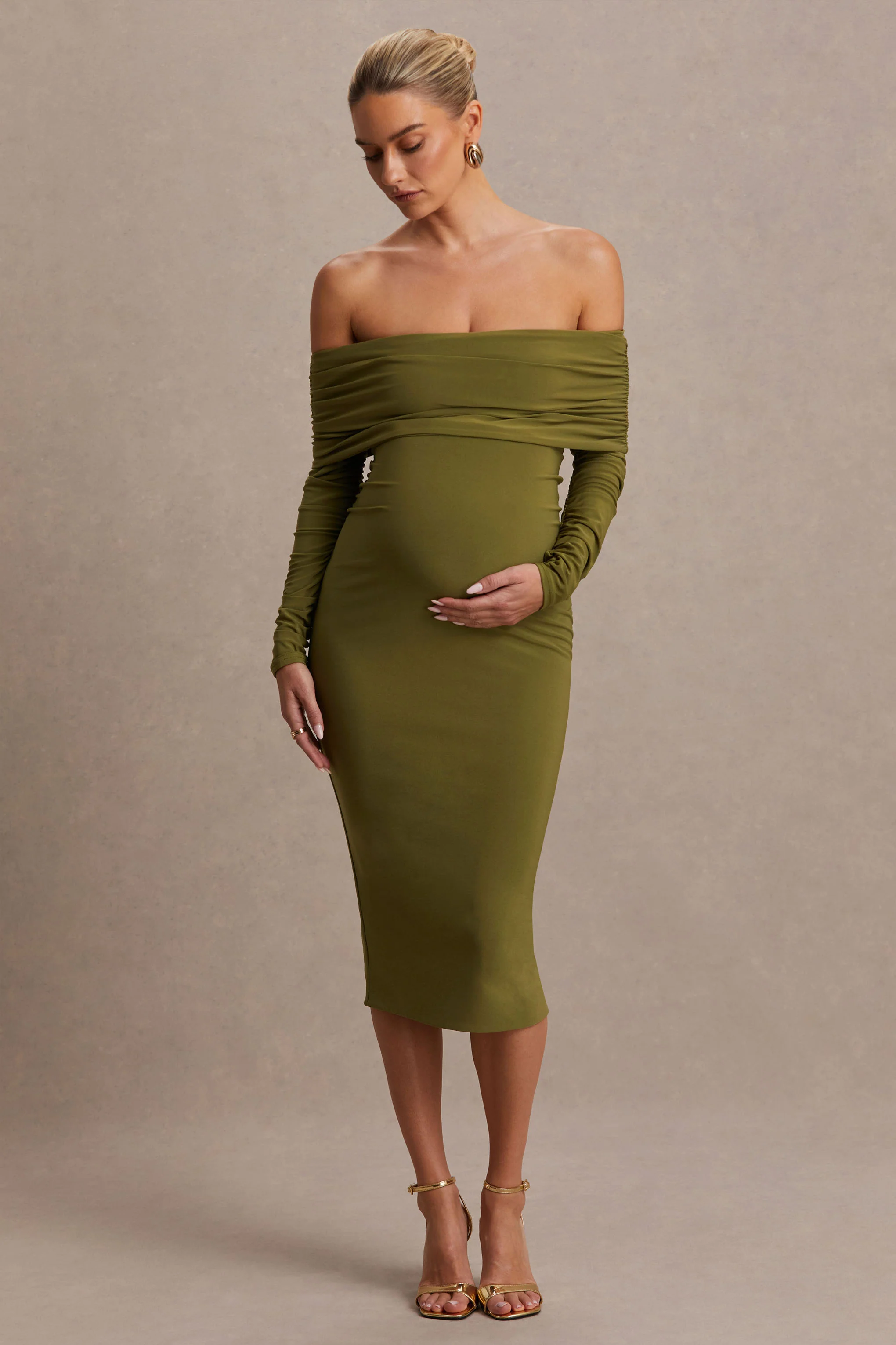 Elspeth | Olivgrünes Umstands-Midikleid mit Bardot-Ausschnitt - Image 5