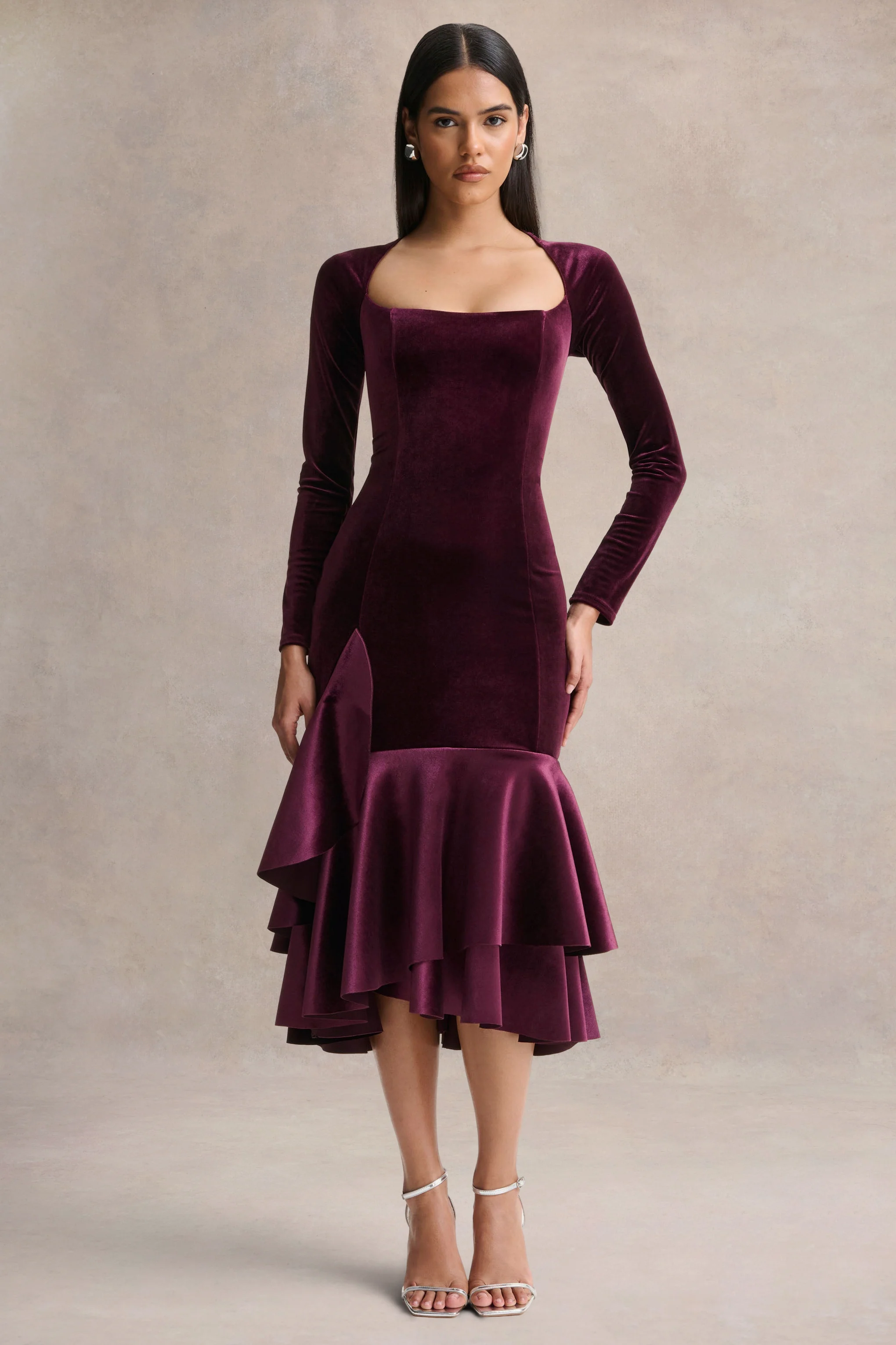 Emberlyn | Burgunderrotes Samt-Midikleid mit Rundhalsausschnitt und Fischschwanz-Saum