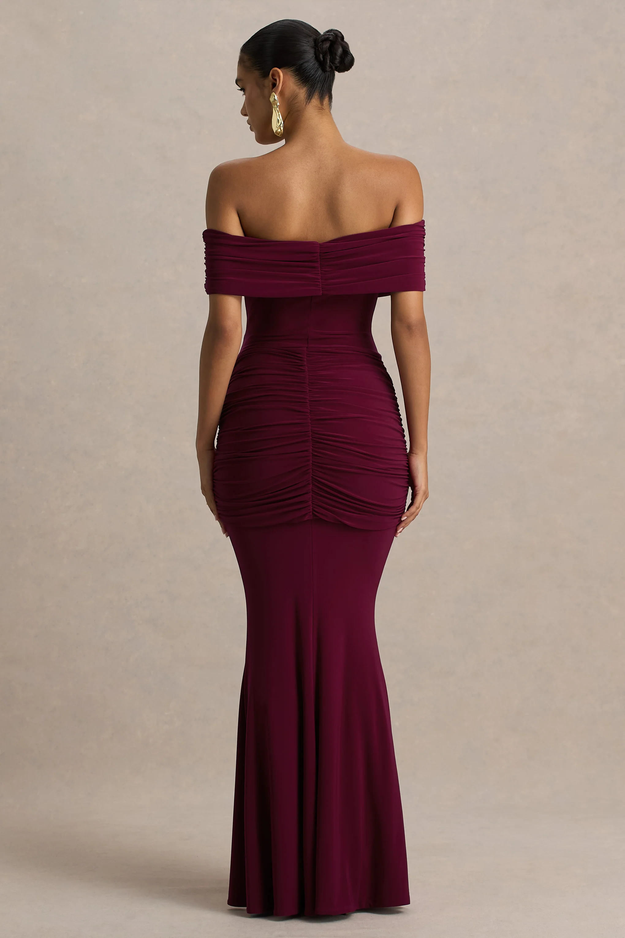 Envisioned | Burgunderrotes Maxikleid mit Bardot-Ausschnitt, Raffungen und Drapierung - Image 2