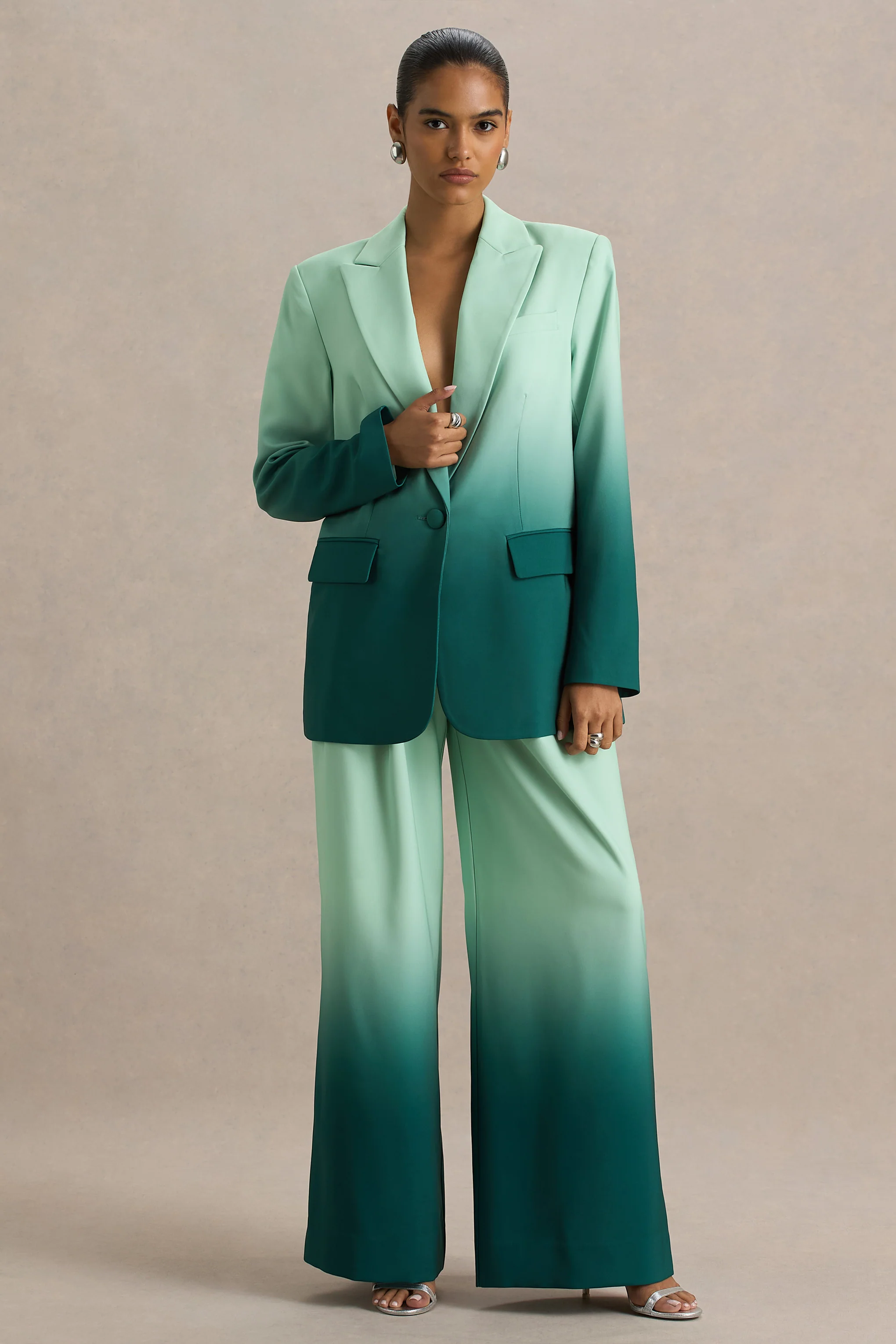 Enya | Satinblazer im Smaragd-Ombre mit tiefem Ausschnitt