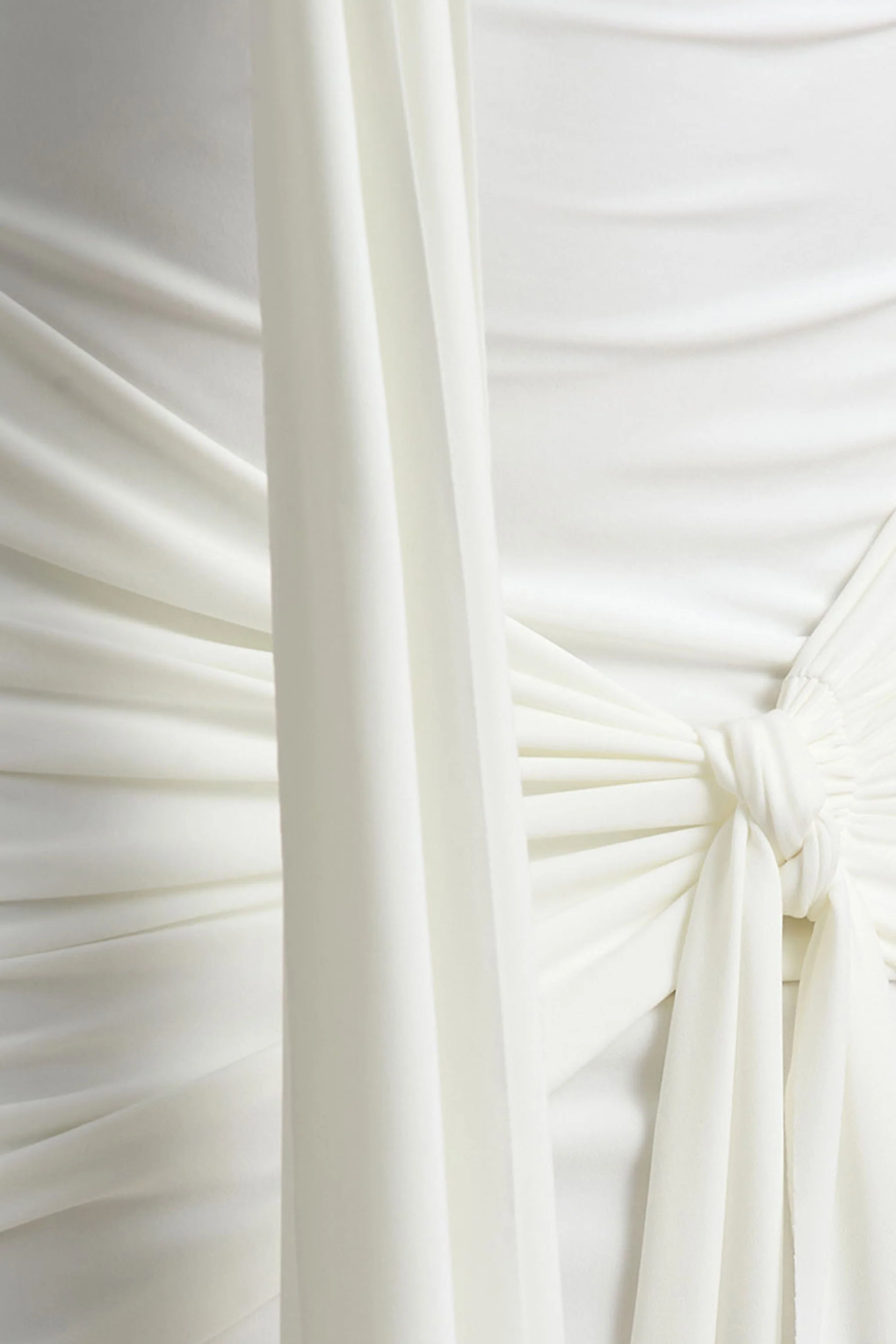 Essie | Weißes Bardot-Wickel-Minikleid mit Schleifendetail - Image 6