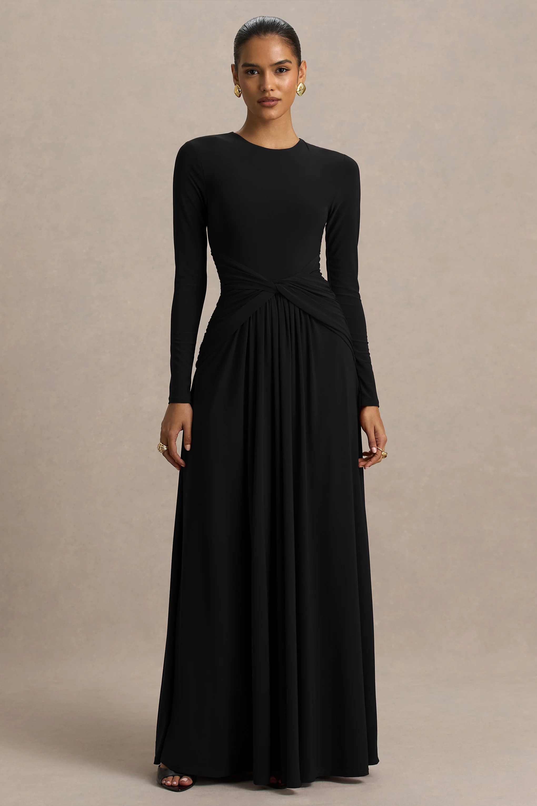 Estrella | Schwarzes Maxikleid mit hohem Kragen und Raffung - Image 4