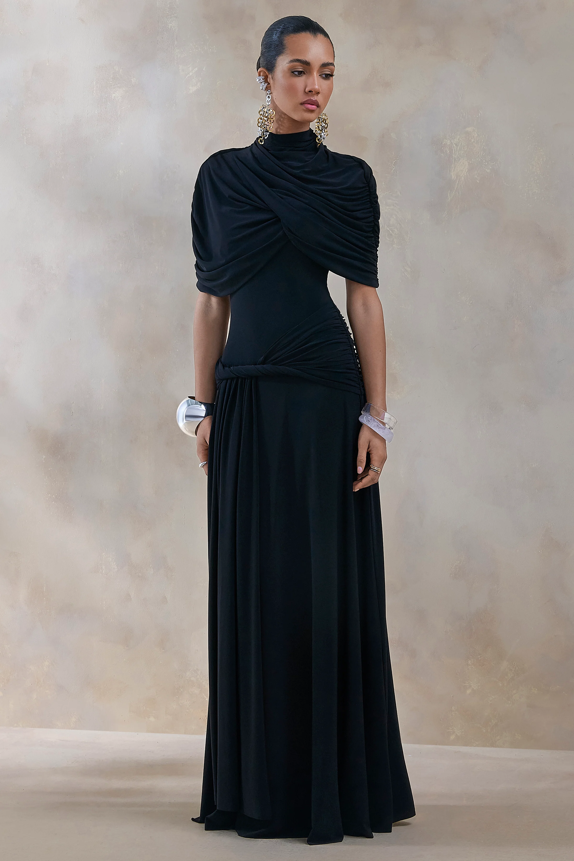 Evelisse | Schwarzes Maxikleid mit hohem Ausschnitt und kurzen Cape-Ärmeln - Image 4