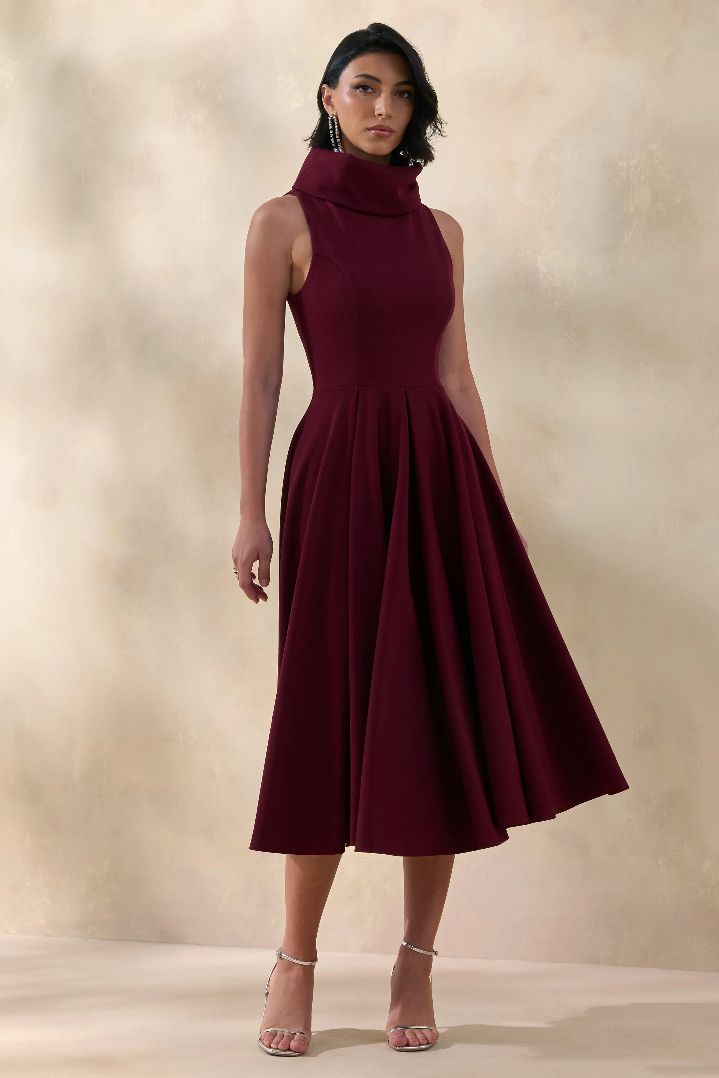 Exclusivity | Burgunderrotes Midikleid mit hohem Ausschnitt - Image 5