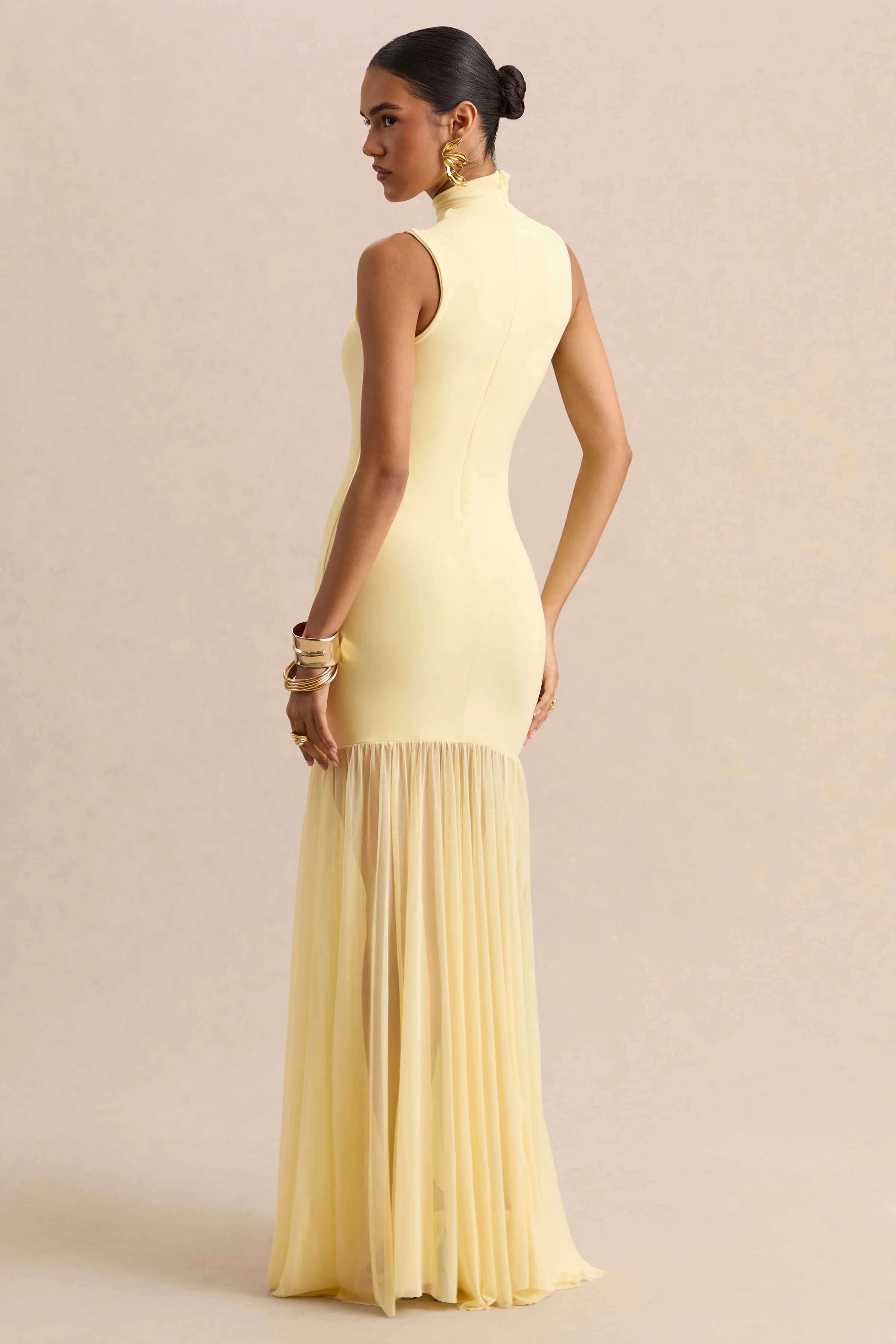 Felina | Zitronengelbes Maxikleid mit hohem Ausschnitt und transparentem Rock - Image 2
