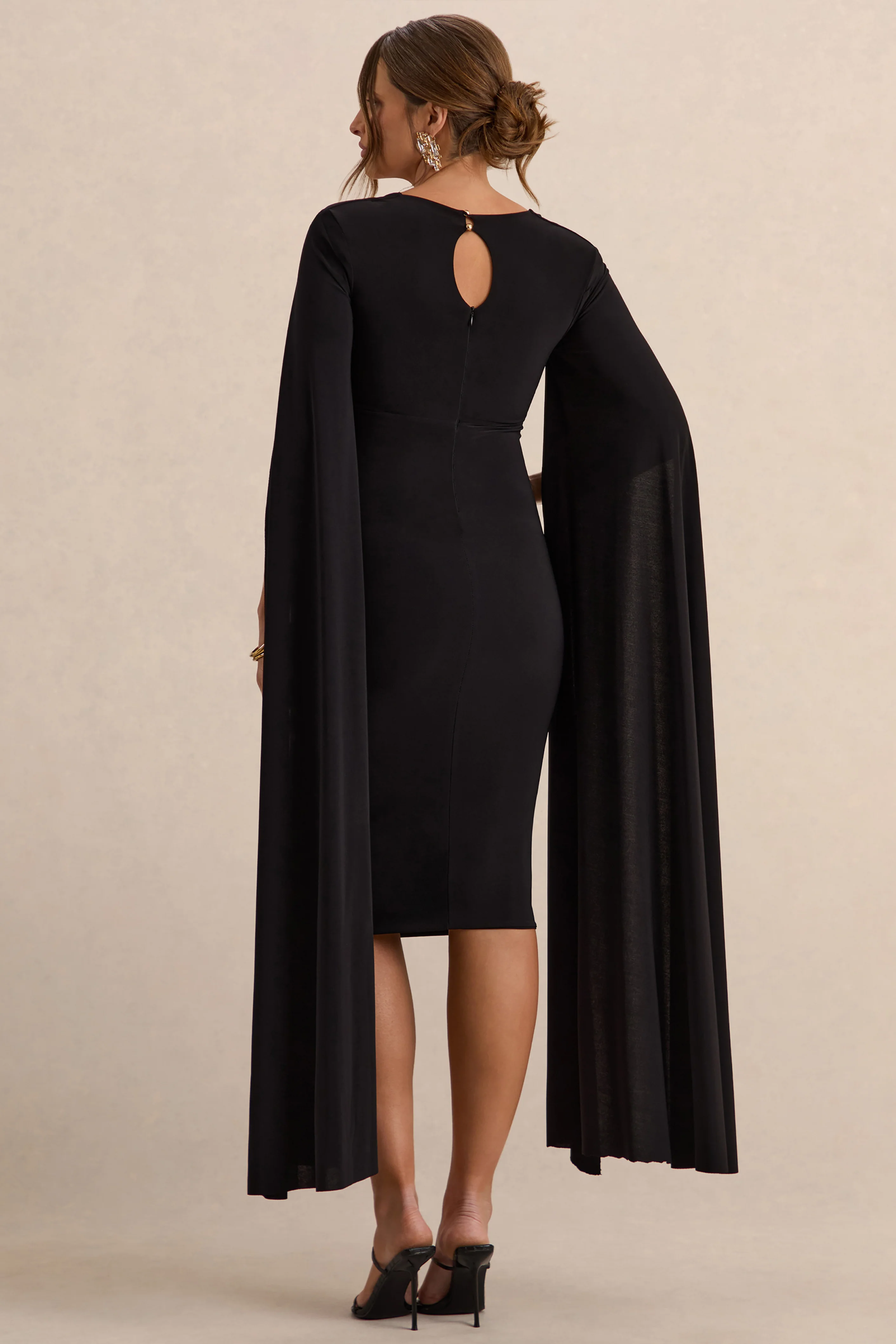 Flawless | Schwarzes Umstands-Midikleid mit Karree-Ausschnitt und Cape-Ärmeln - Image 2