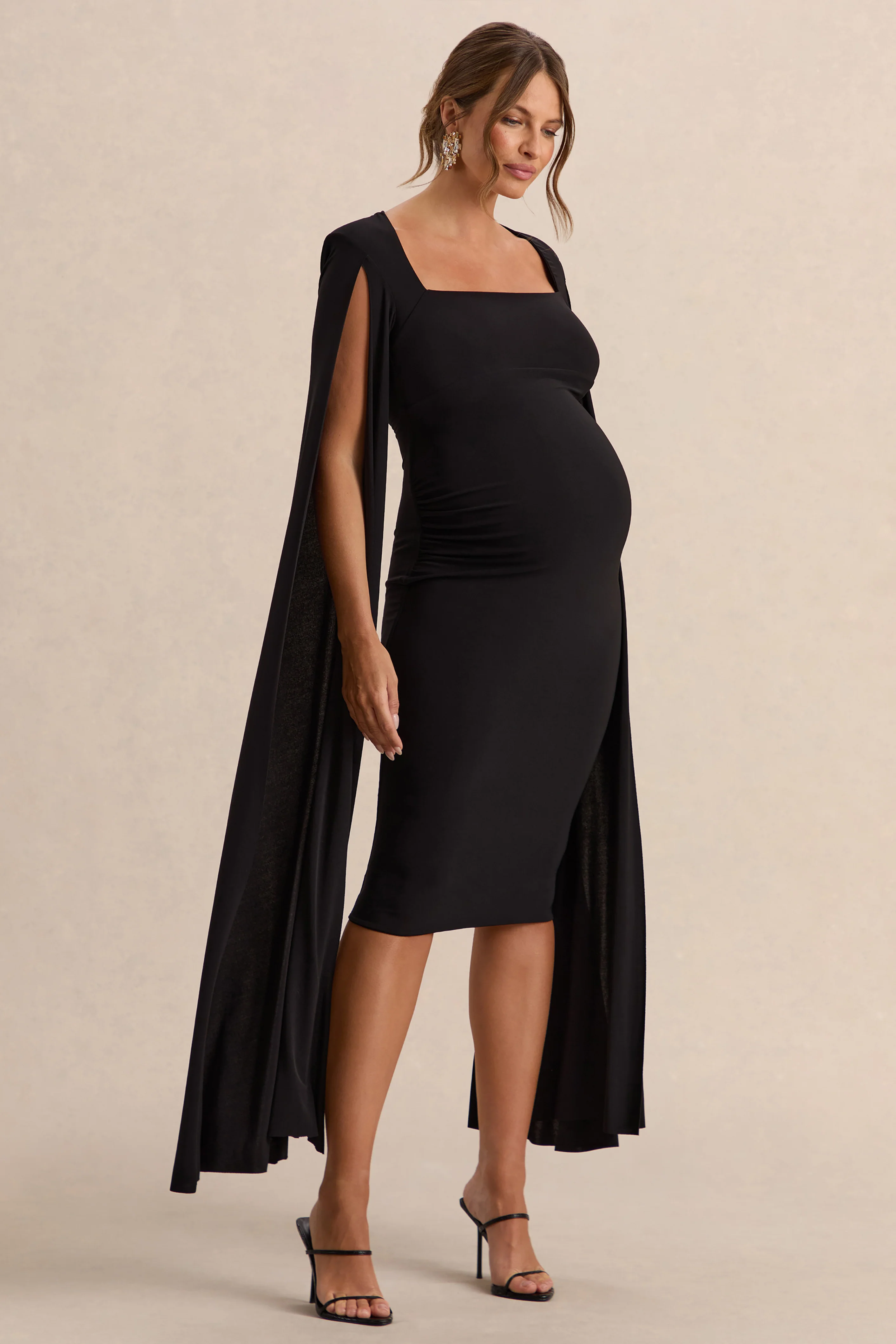 Flawless | Schwarzes Umstands-Midikleid mit Karree-Ausschnitt und Cape-Ärmeln - Image 5