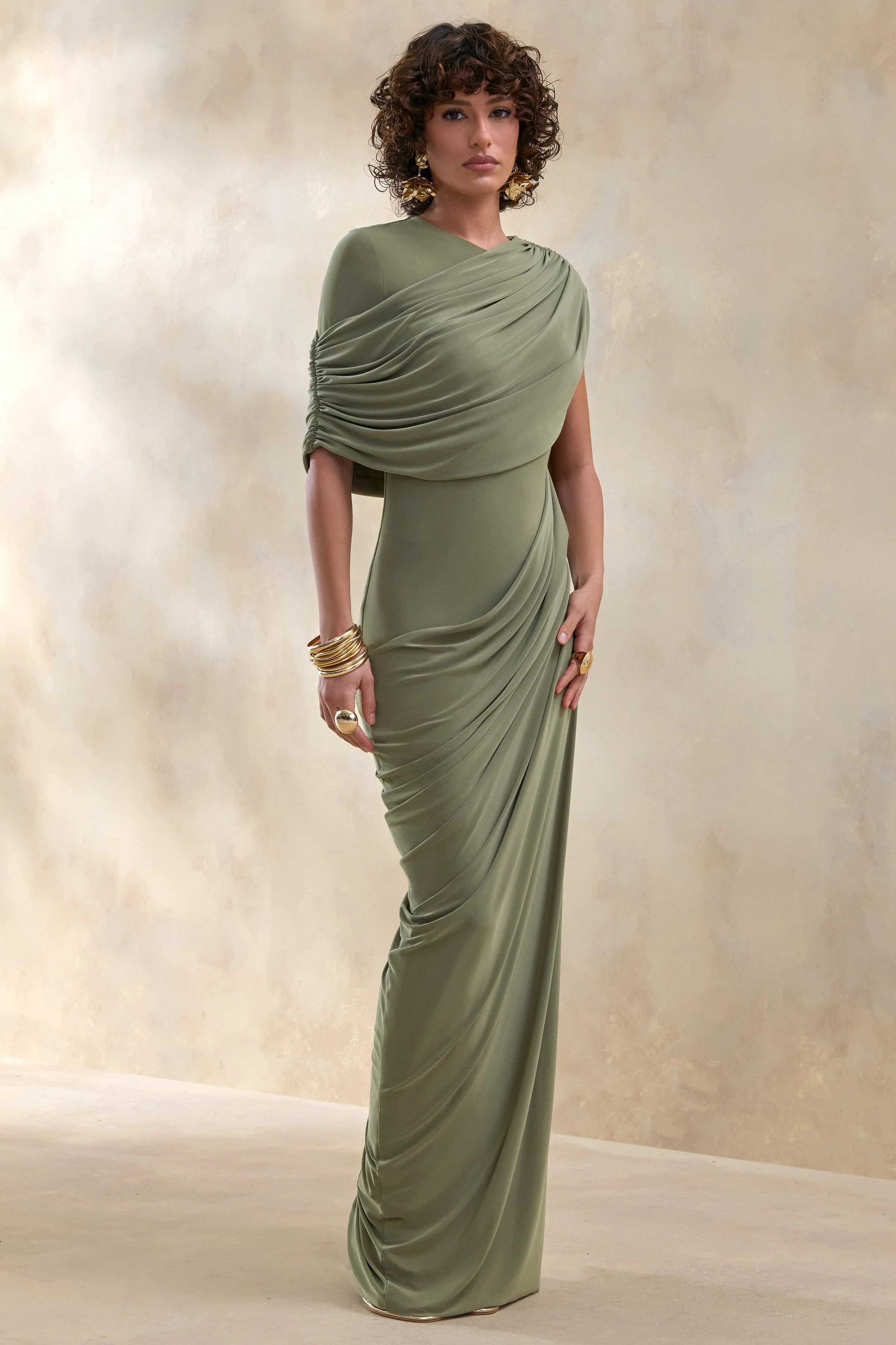 Gisara | Olivgrünes Maxikleid mit hohem Auschnitt und Schärpe sowie drapierten Details - Image 5