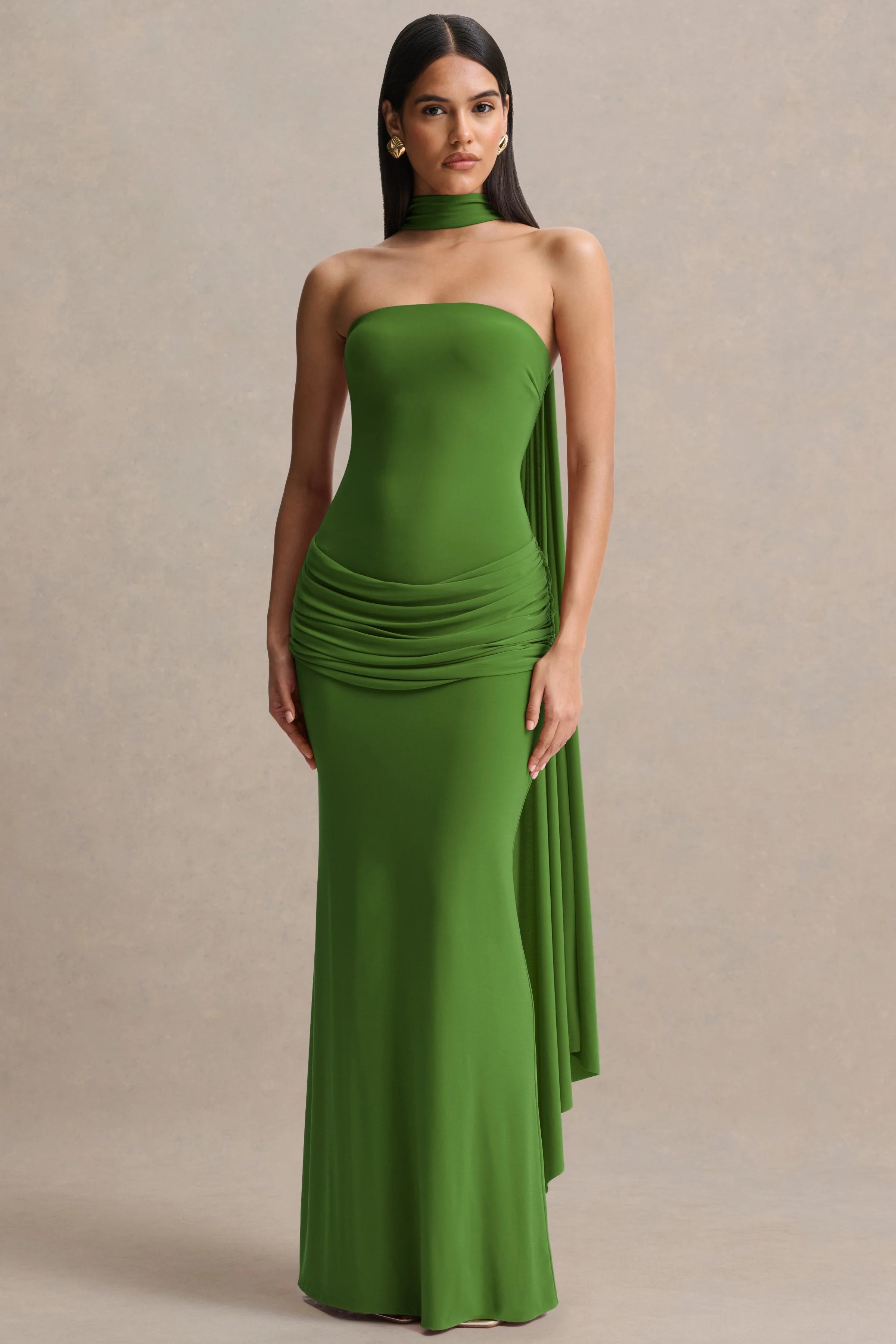 Graciella | Grünes Bandeau-Maxikleid mit Drapierungen und Schal-Detail