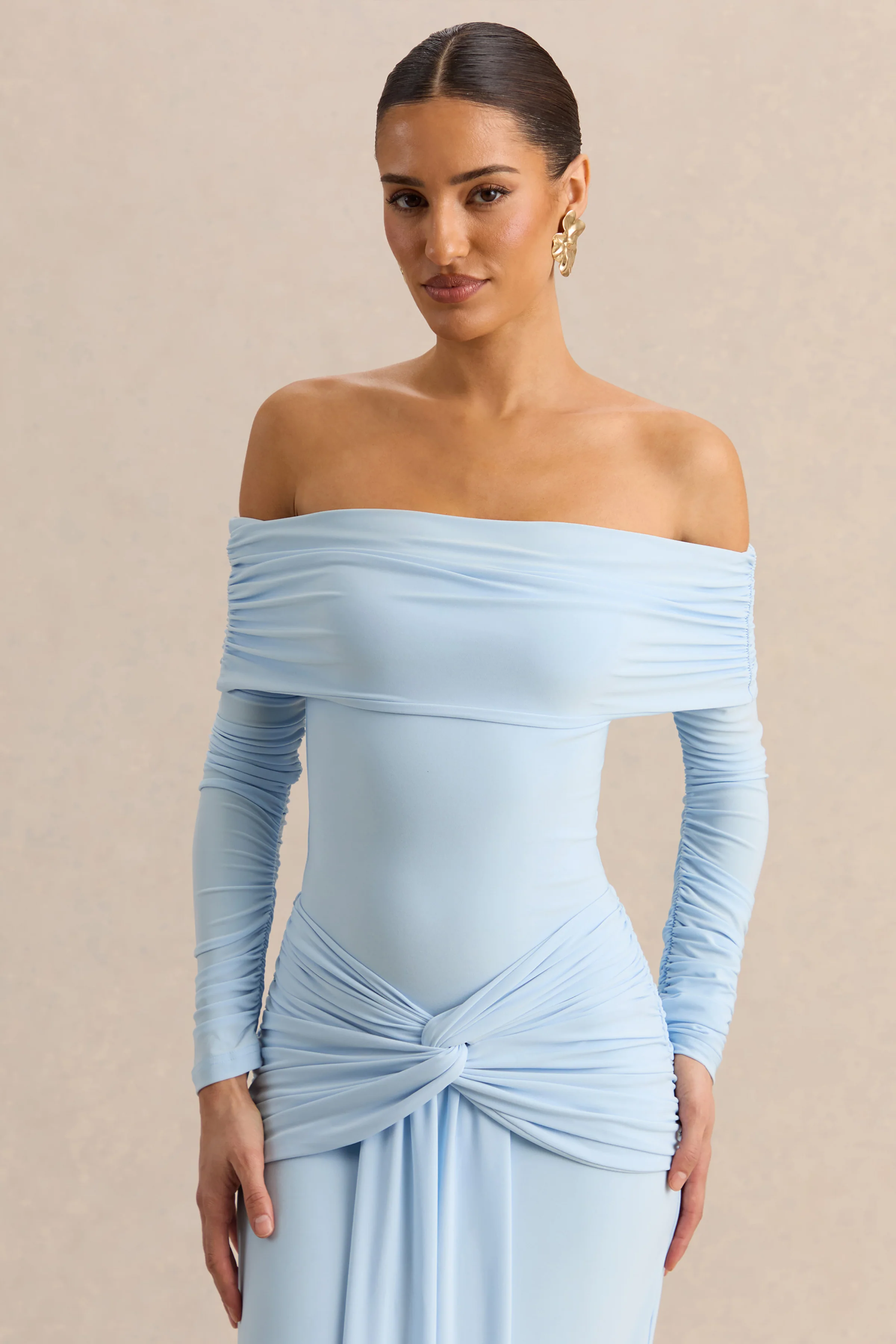 Helia | Blauer Body mit Bardot Ausschnitt und gerafften langen Ärmeln - Image 6