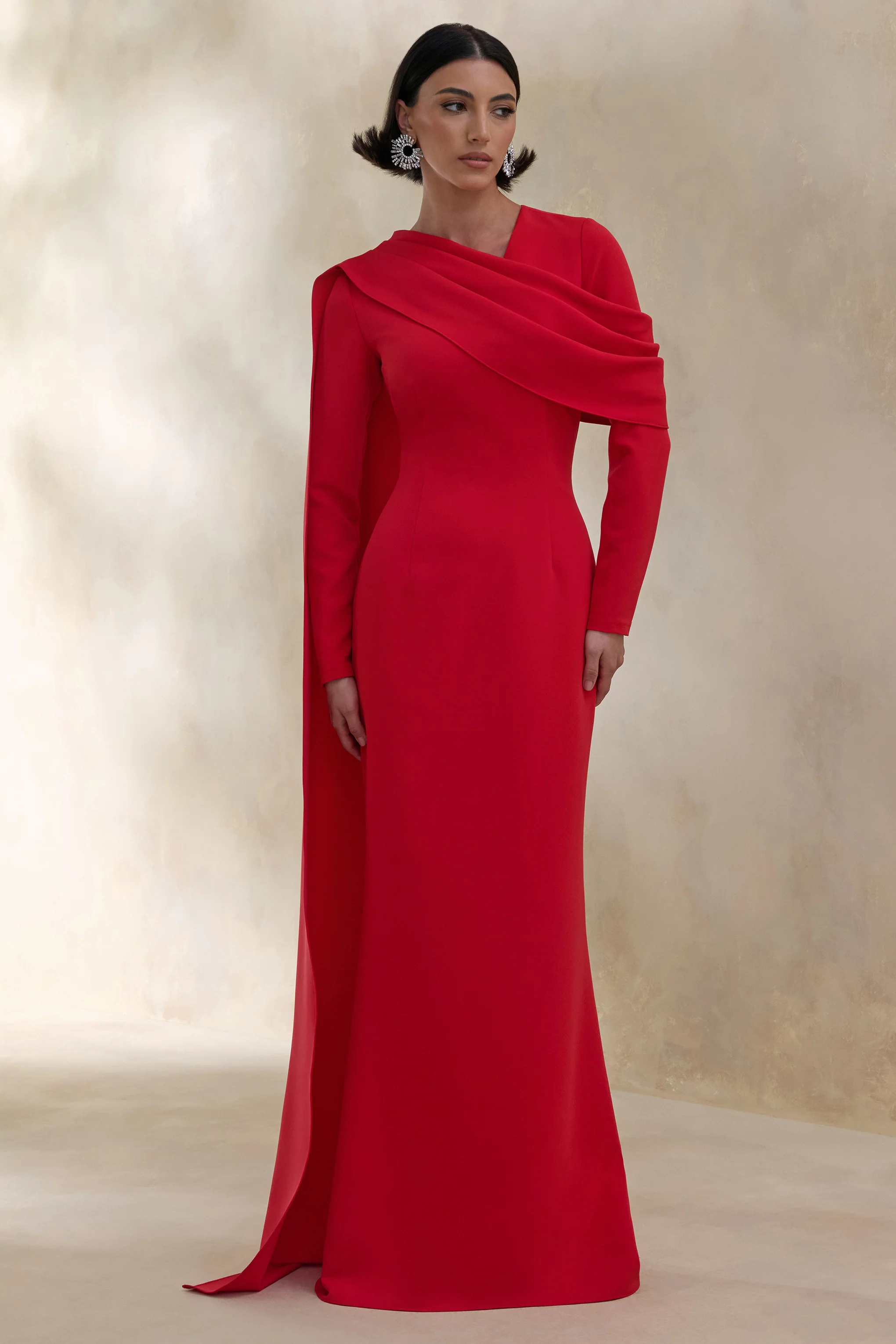 Heliora | Rotes Maxikleid aus Crêpe mit V-Ausschnitt und Schärpe