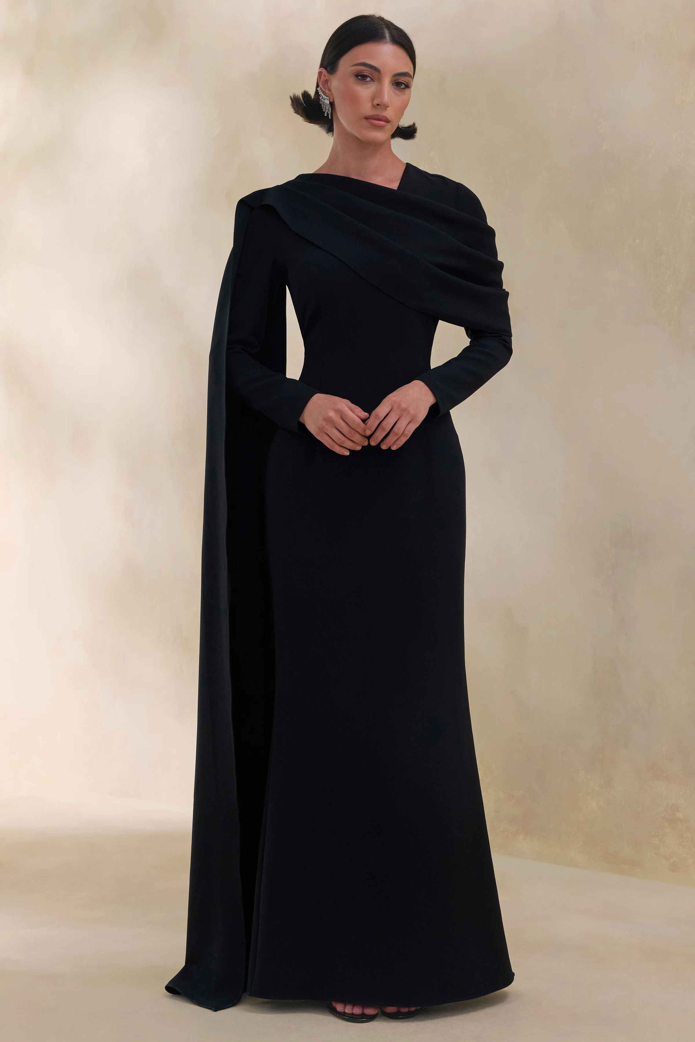 Heliora | Schwarzes Maxikleid aus Crêpe mit V-Ausschnitt und Schärpe - Image 5
